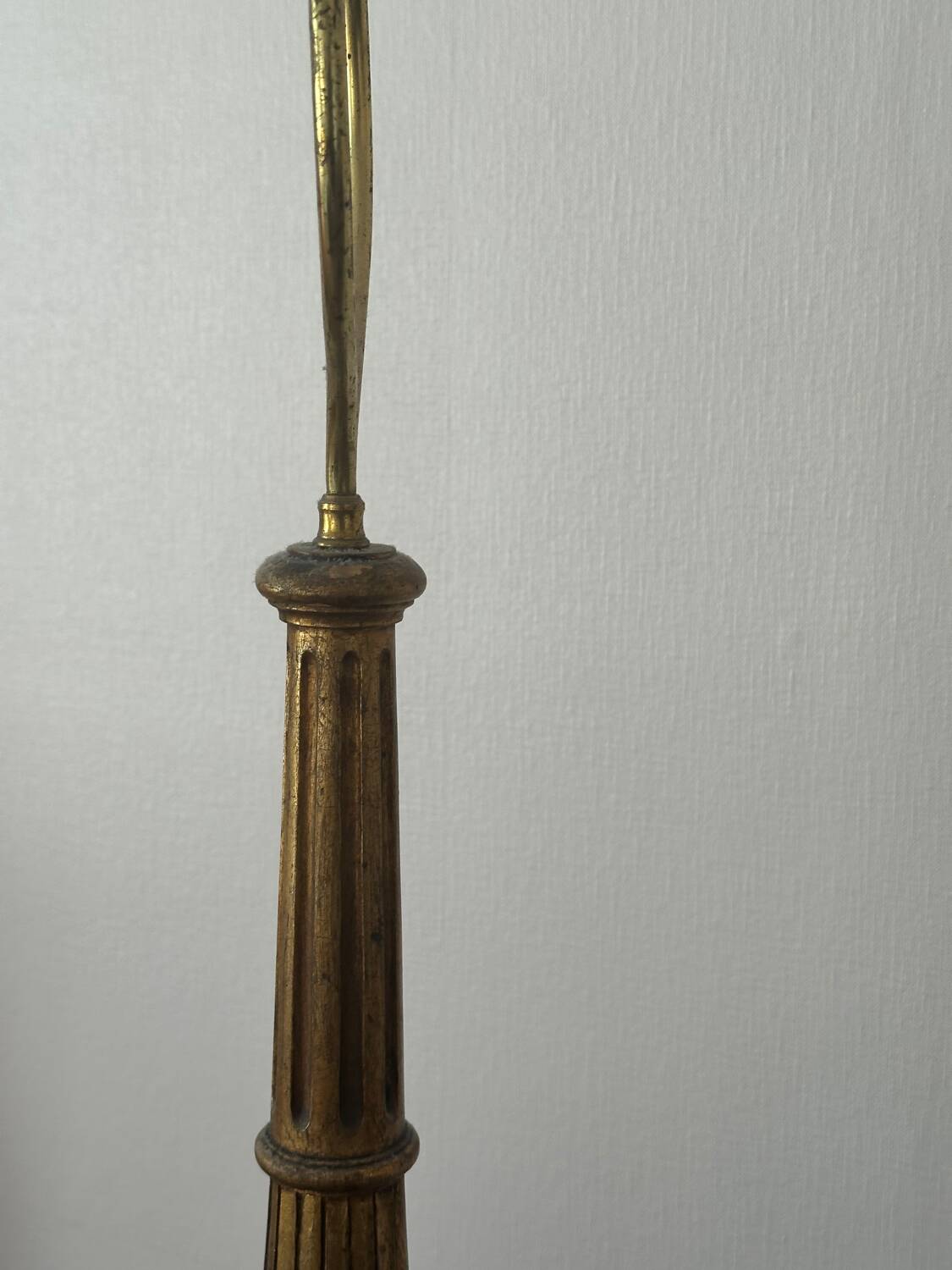 Lampadaire en bois doré Style Louis XVI