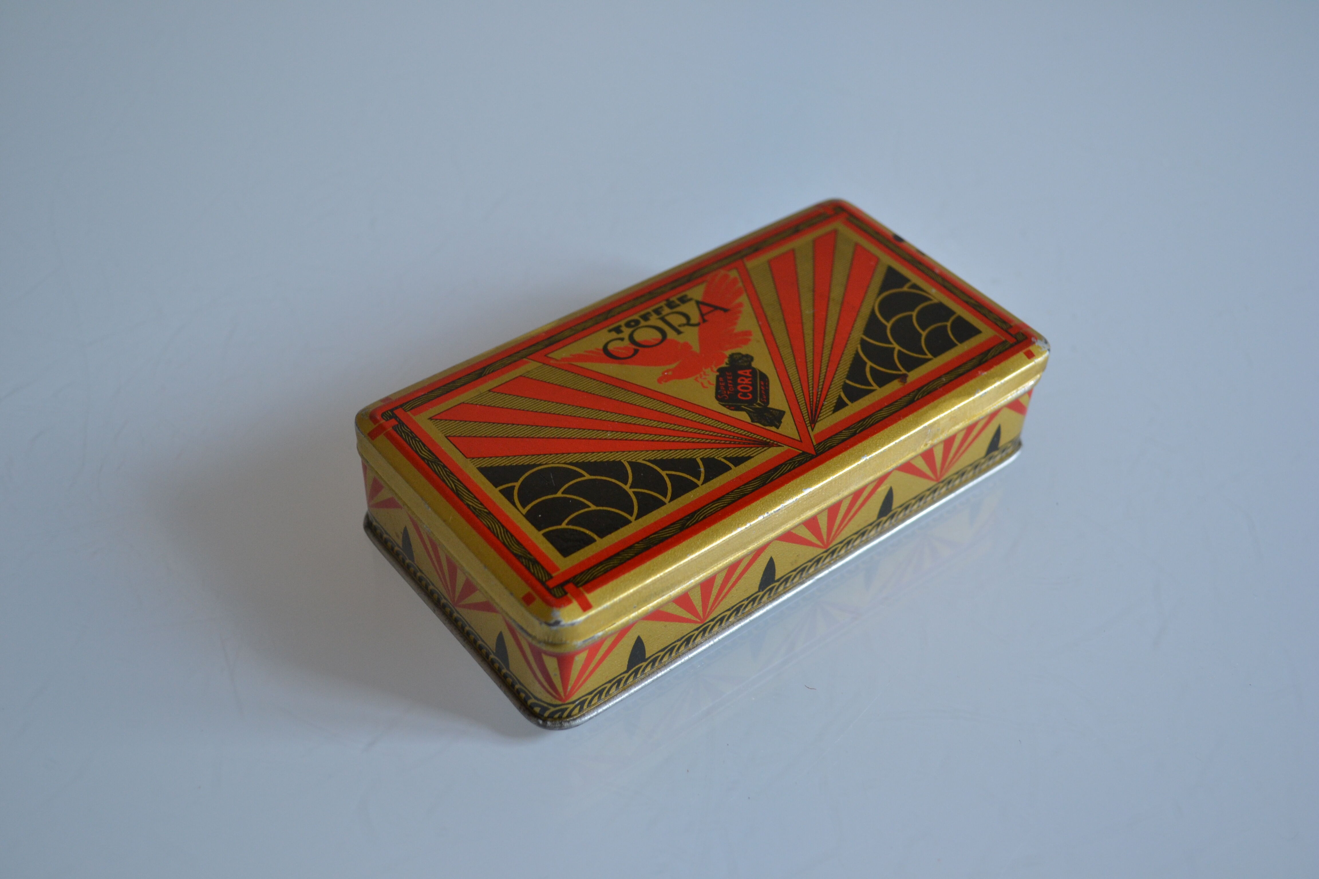 Advertising box toffee cora tole lithograph