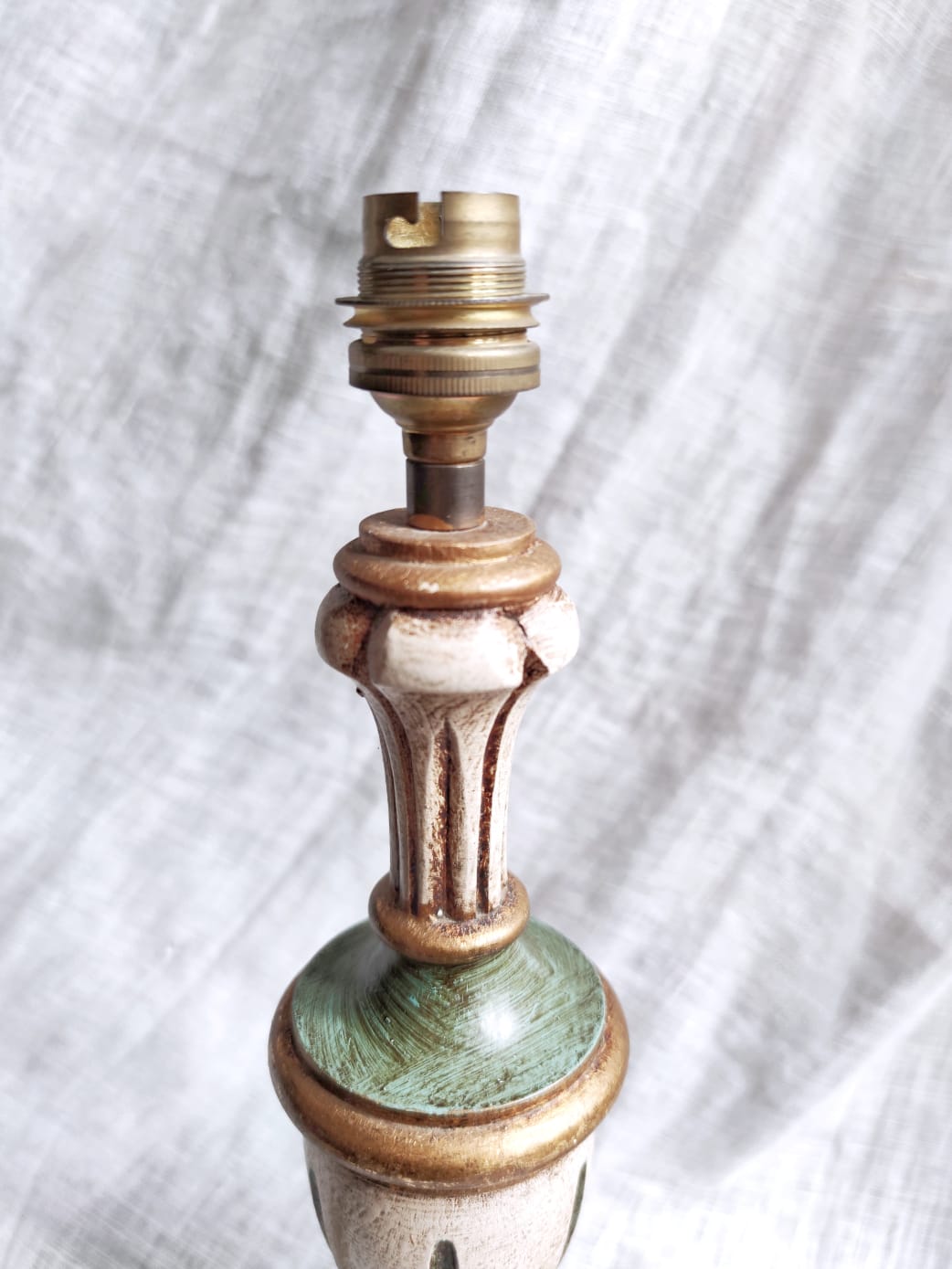 Paire de pieds de lampe en bois laqué