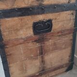 Grande malle en bois bombée