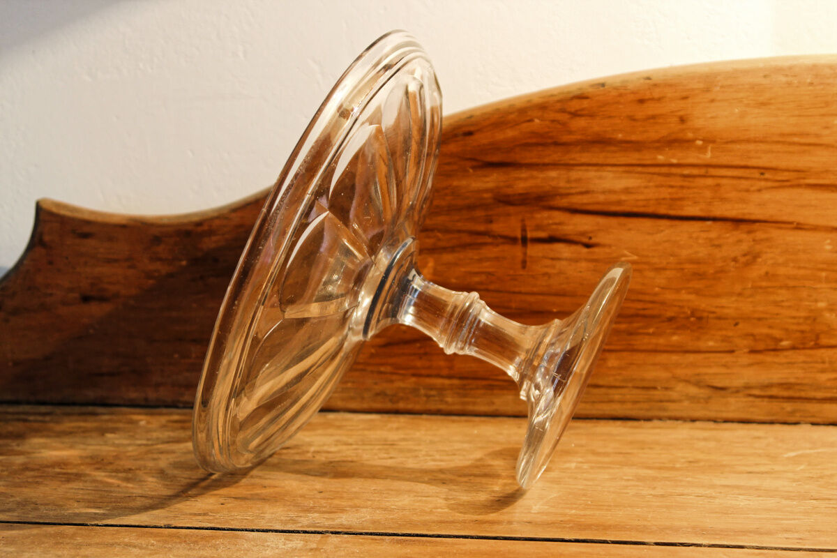 Moulded glass fruit cup