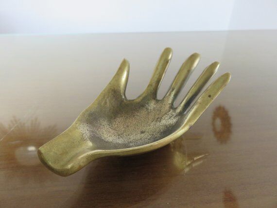 Years 70 hand-shaped ashtray brass