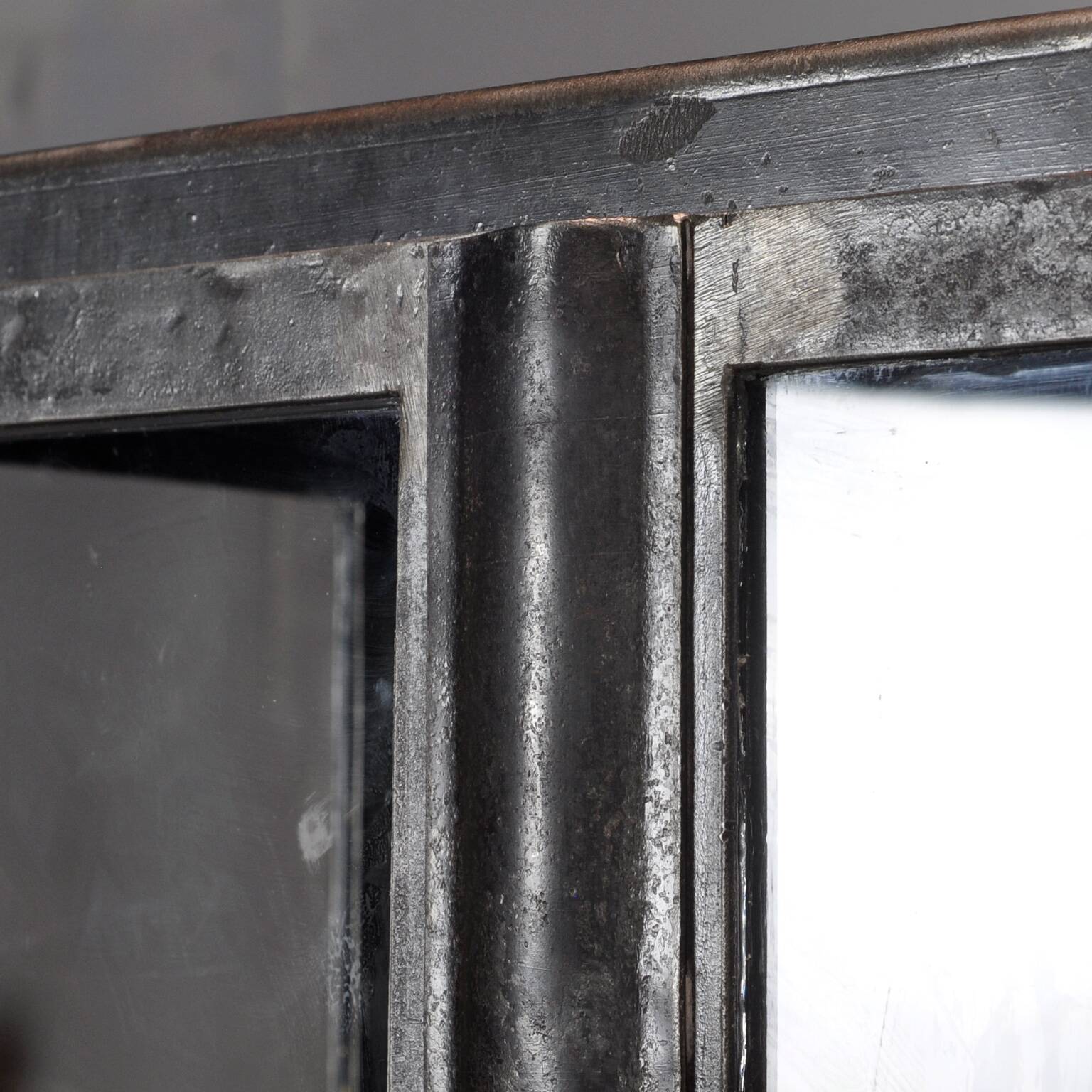 Armoire médicale vintage en verre et en fer, années 1950