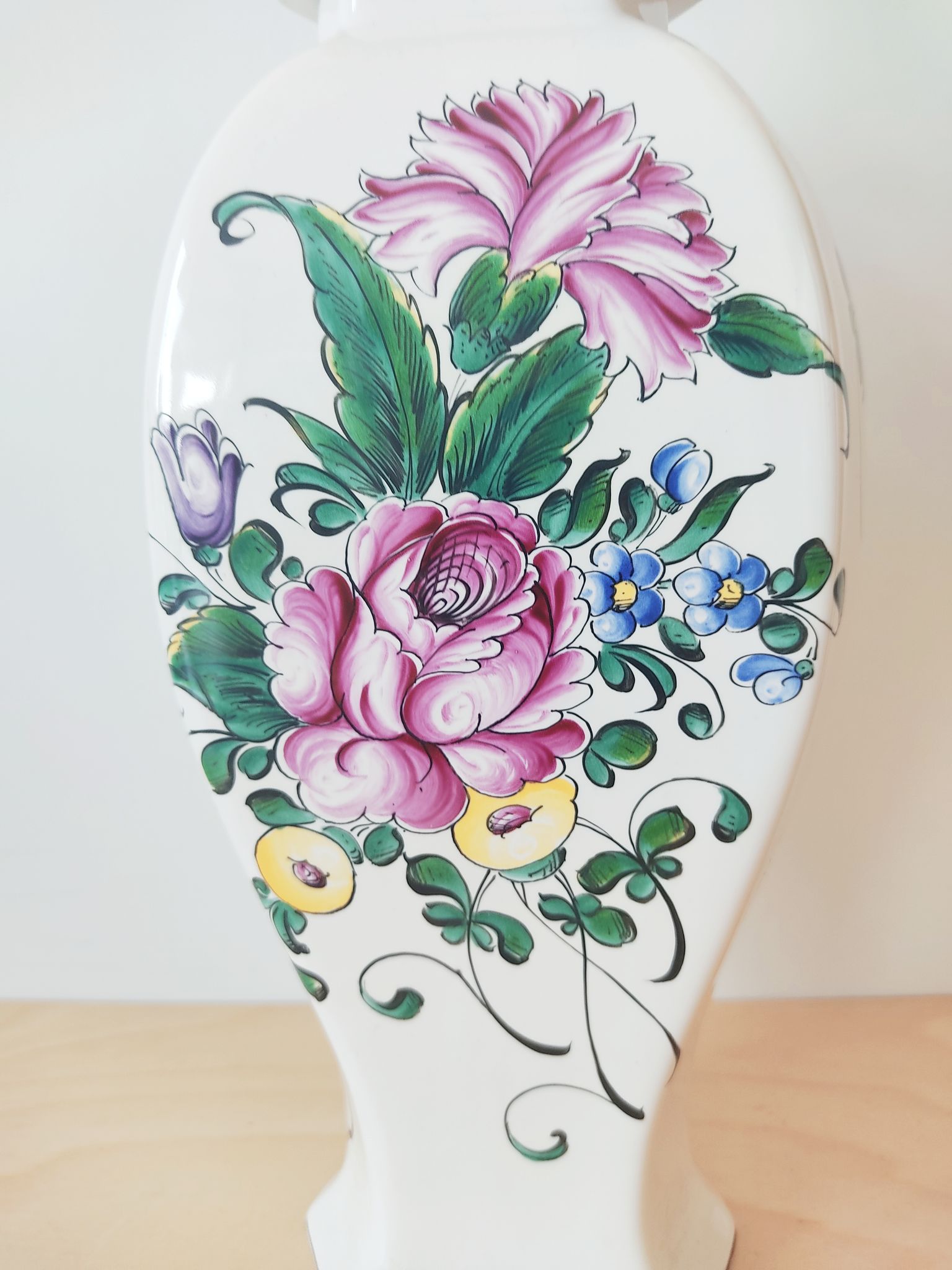 Vase décor fleurs peints à la main