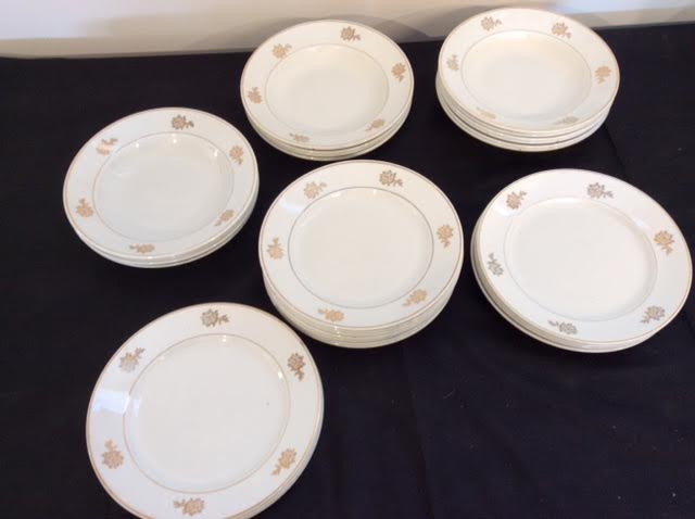Service of 28 porcelain plates