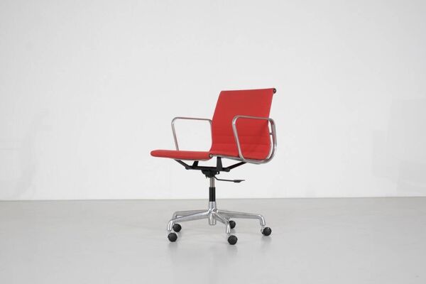 Fauteuil '' EA 117 '' Charles Ray Eames pour ICF, États-Unis 1969.