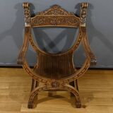 Fauteuil Dagobert en Noyer, style Médiéval – Fin XIXe