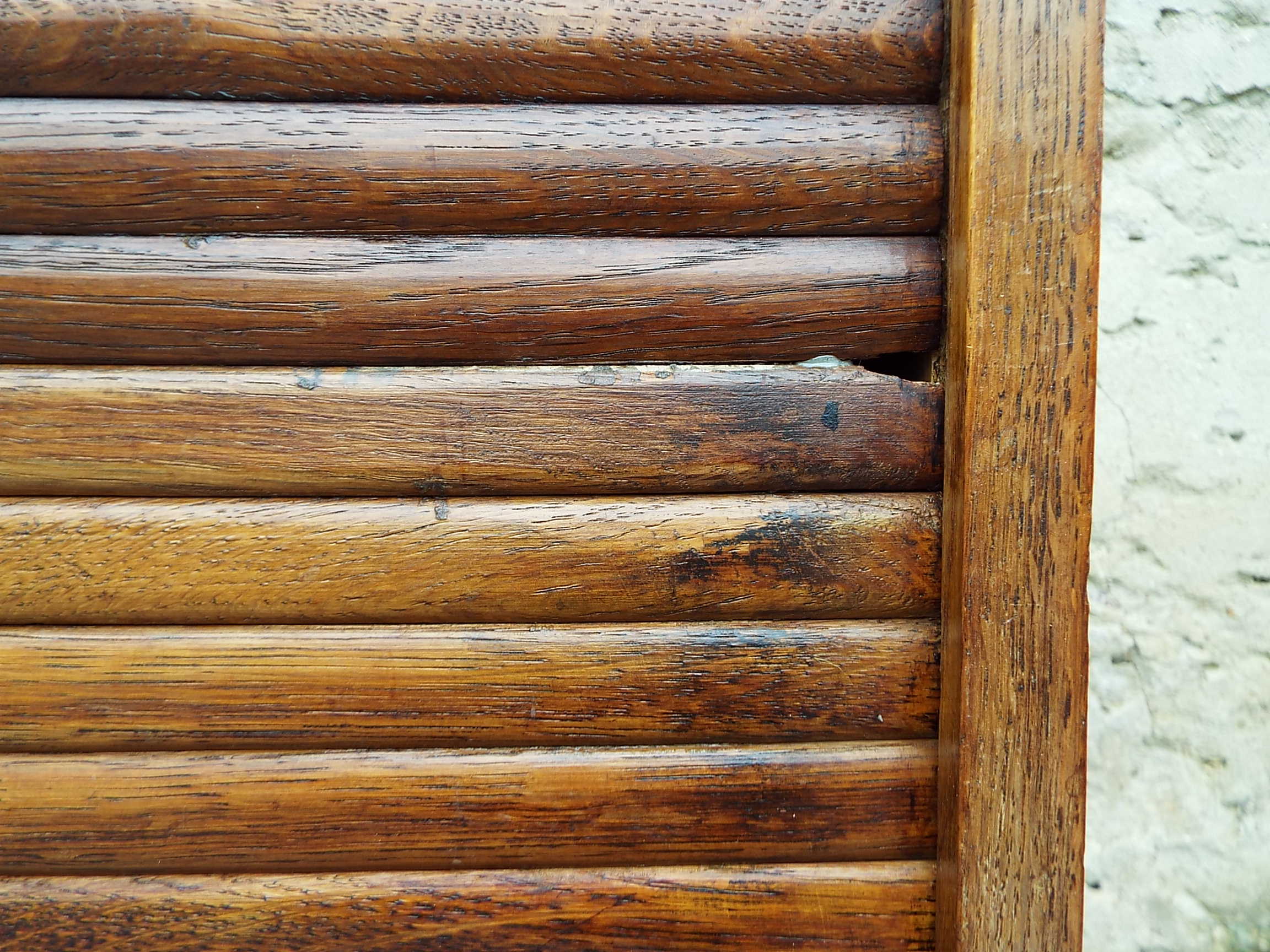 Double curtain cabinet