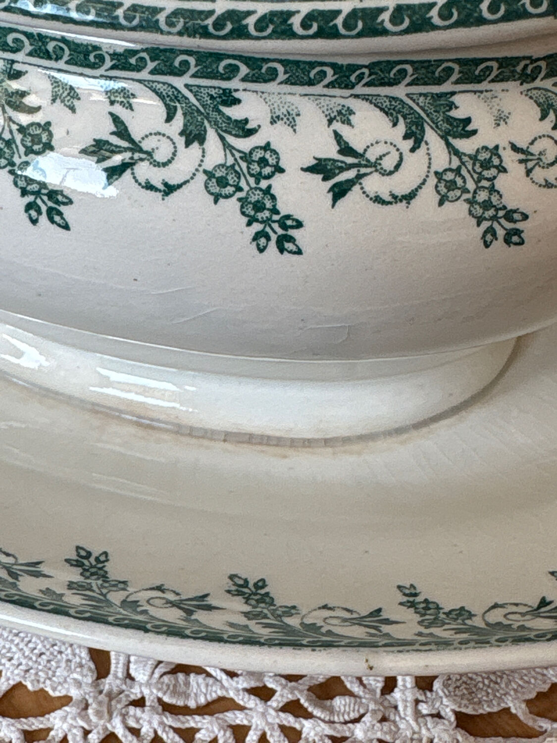 Saucière ancienne Terre de Fer et son couvercle Gien modèle Montigny