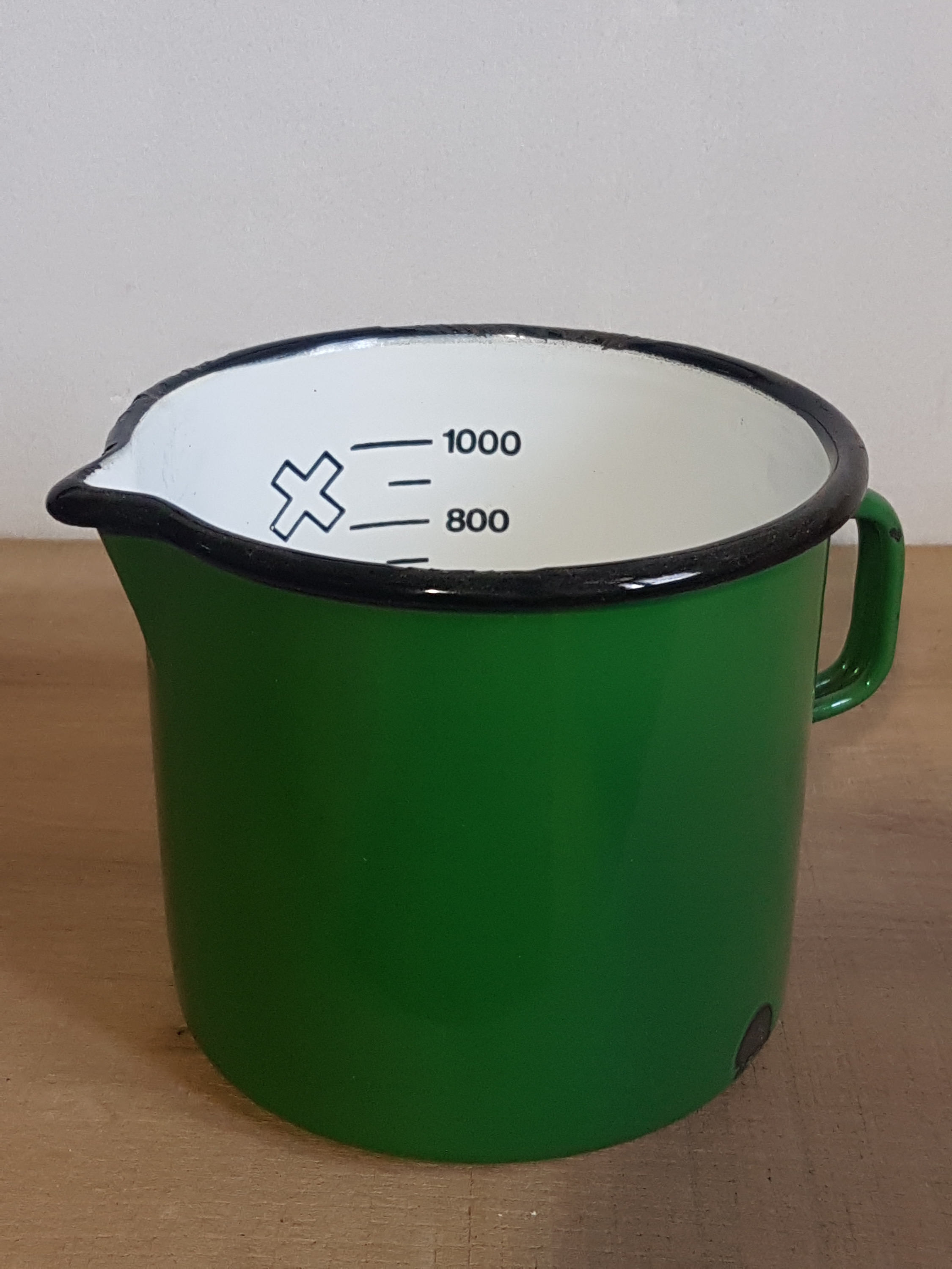 Set of enamelled coffee pots