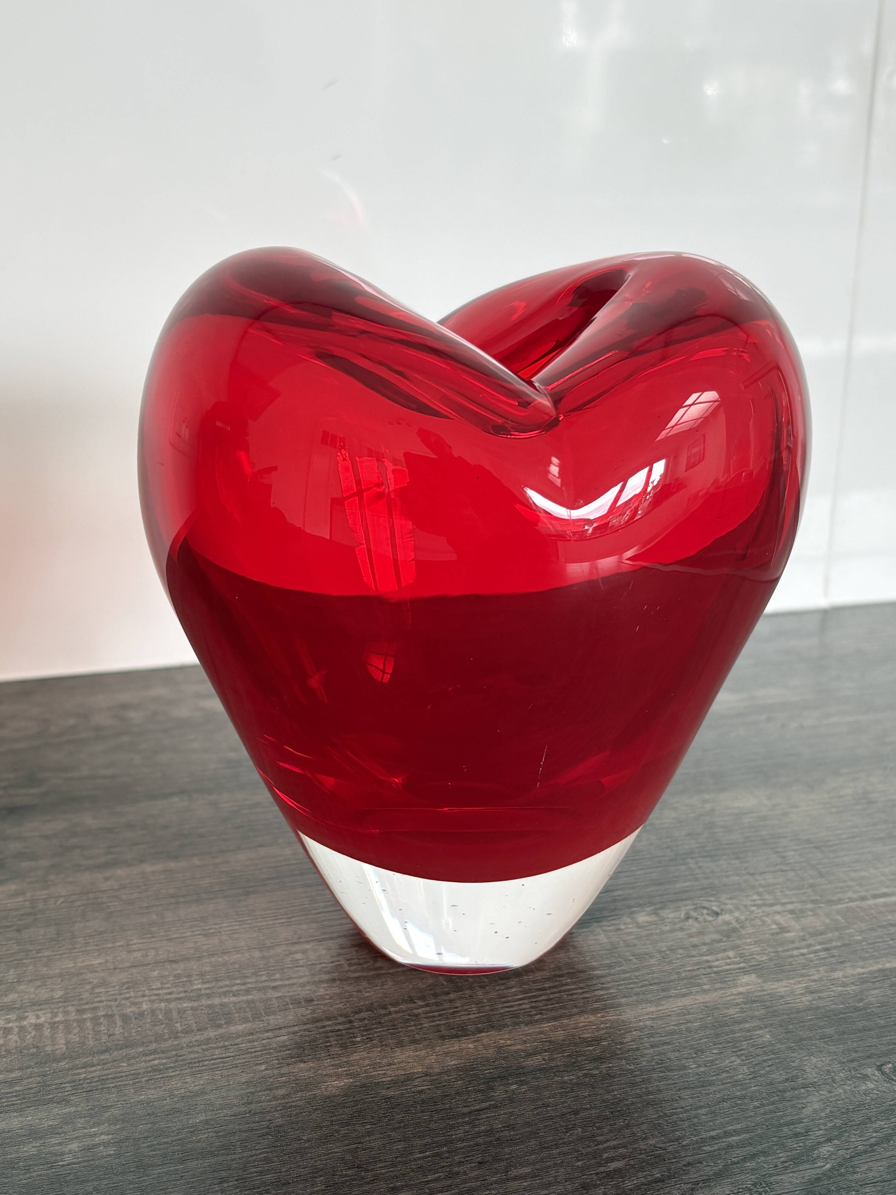 Heart-shaped Murano glass vase – Intense Ruby Red