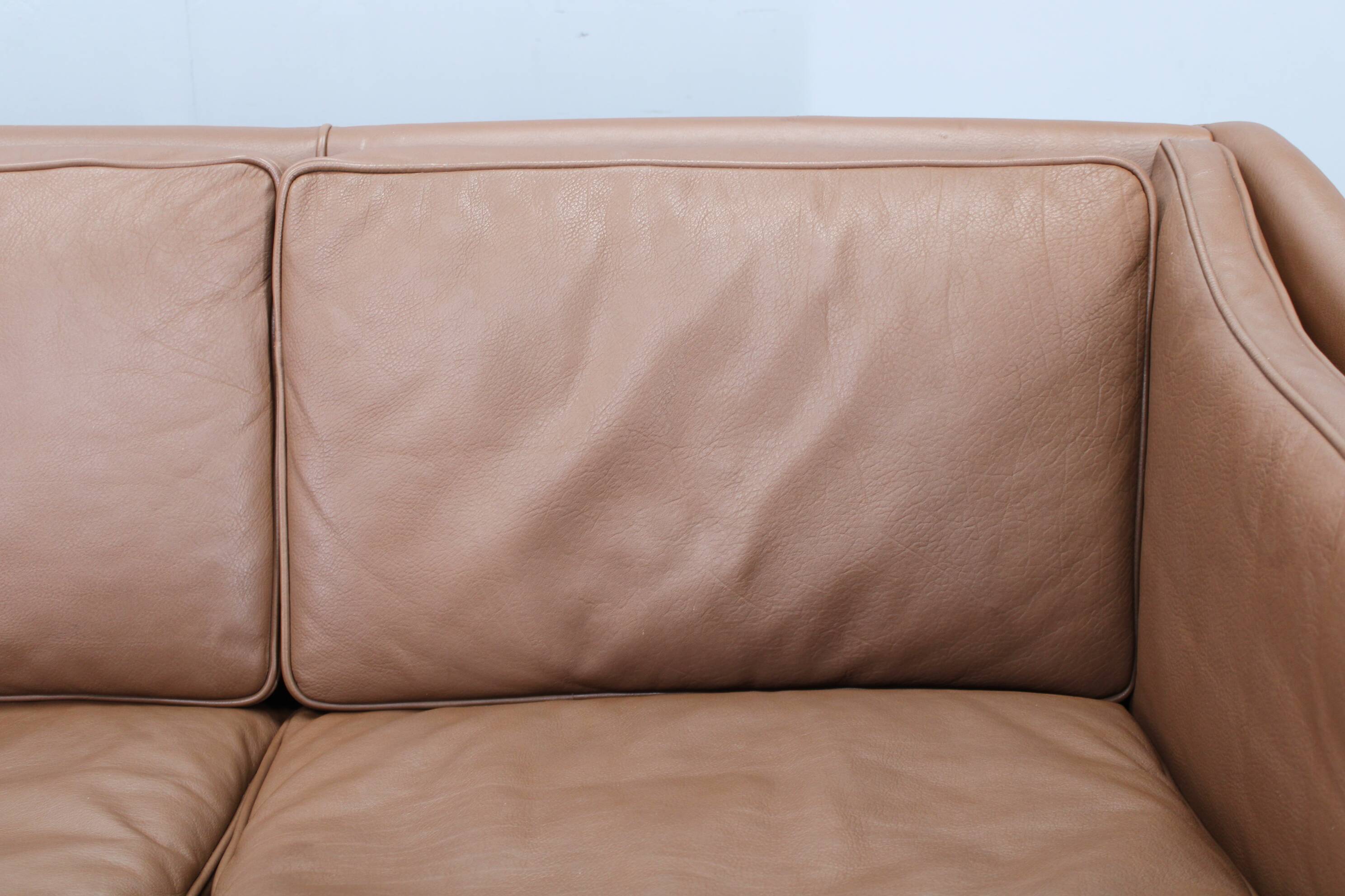 Canapé 3 places danois des années 1970 en cuir marron avec structure en hêtre