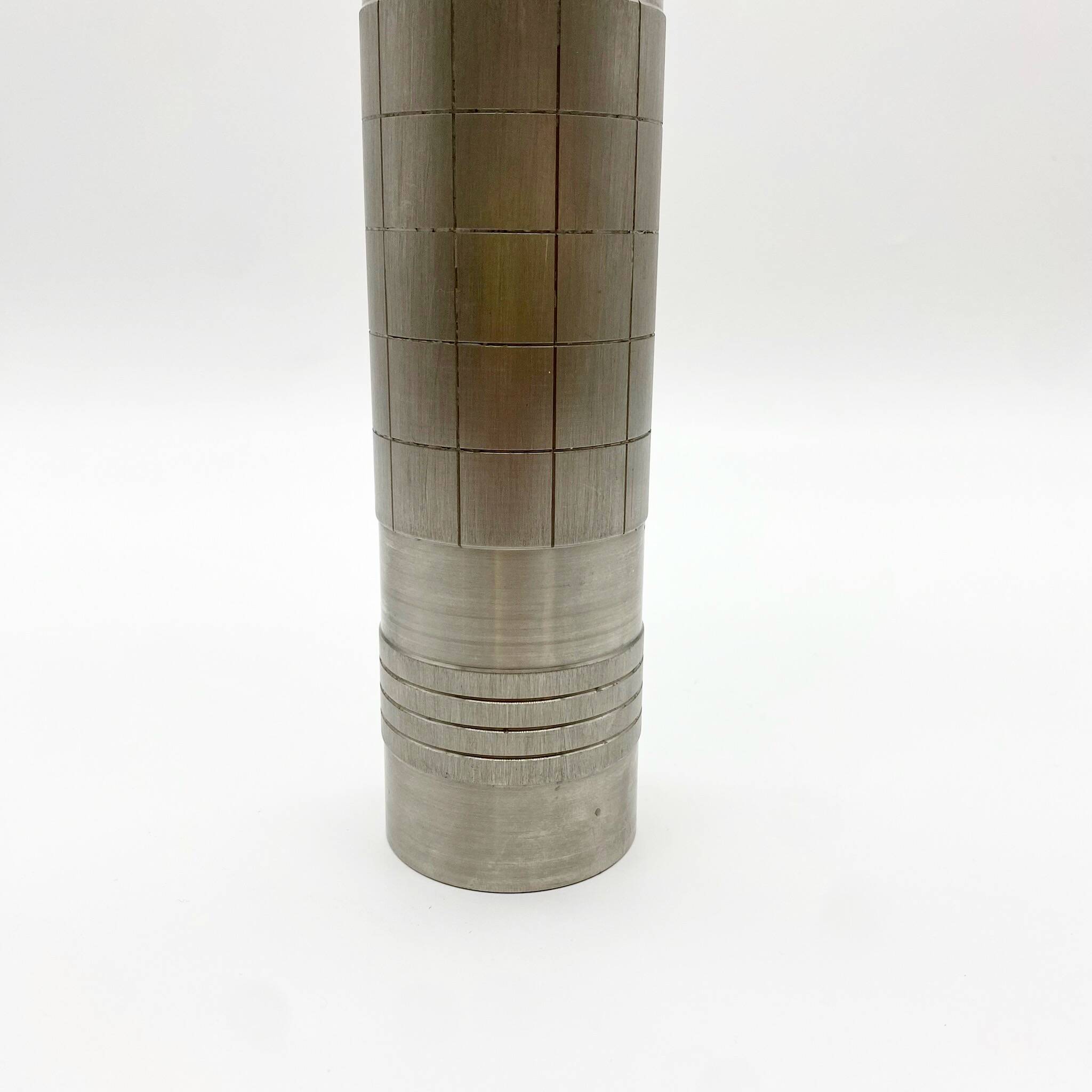 Vase rouleau brutaliste / aluminium brossé – 1960s