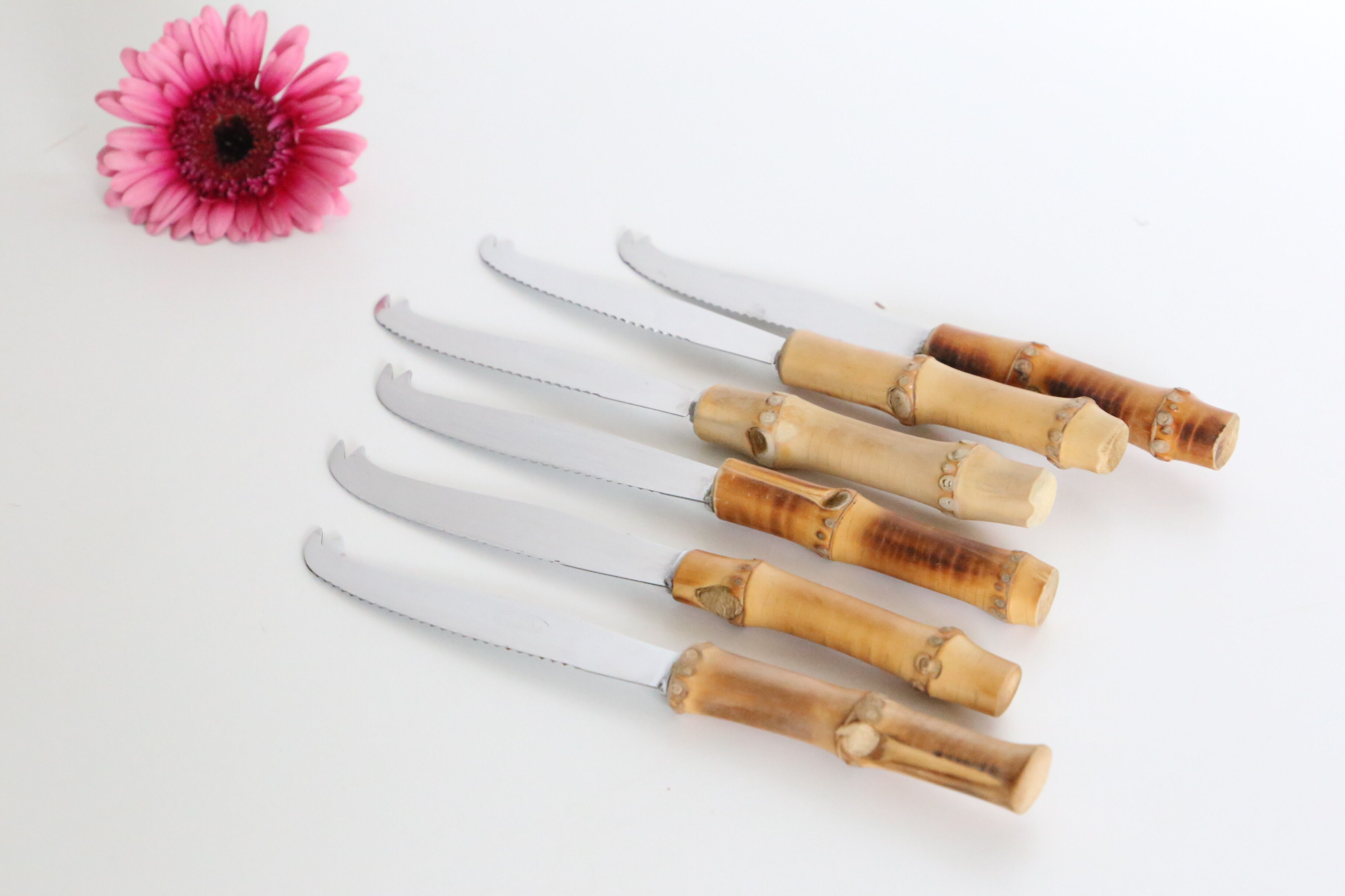 Service of 6 cheese knives, stainless blade and real rattan handle, vintage