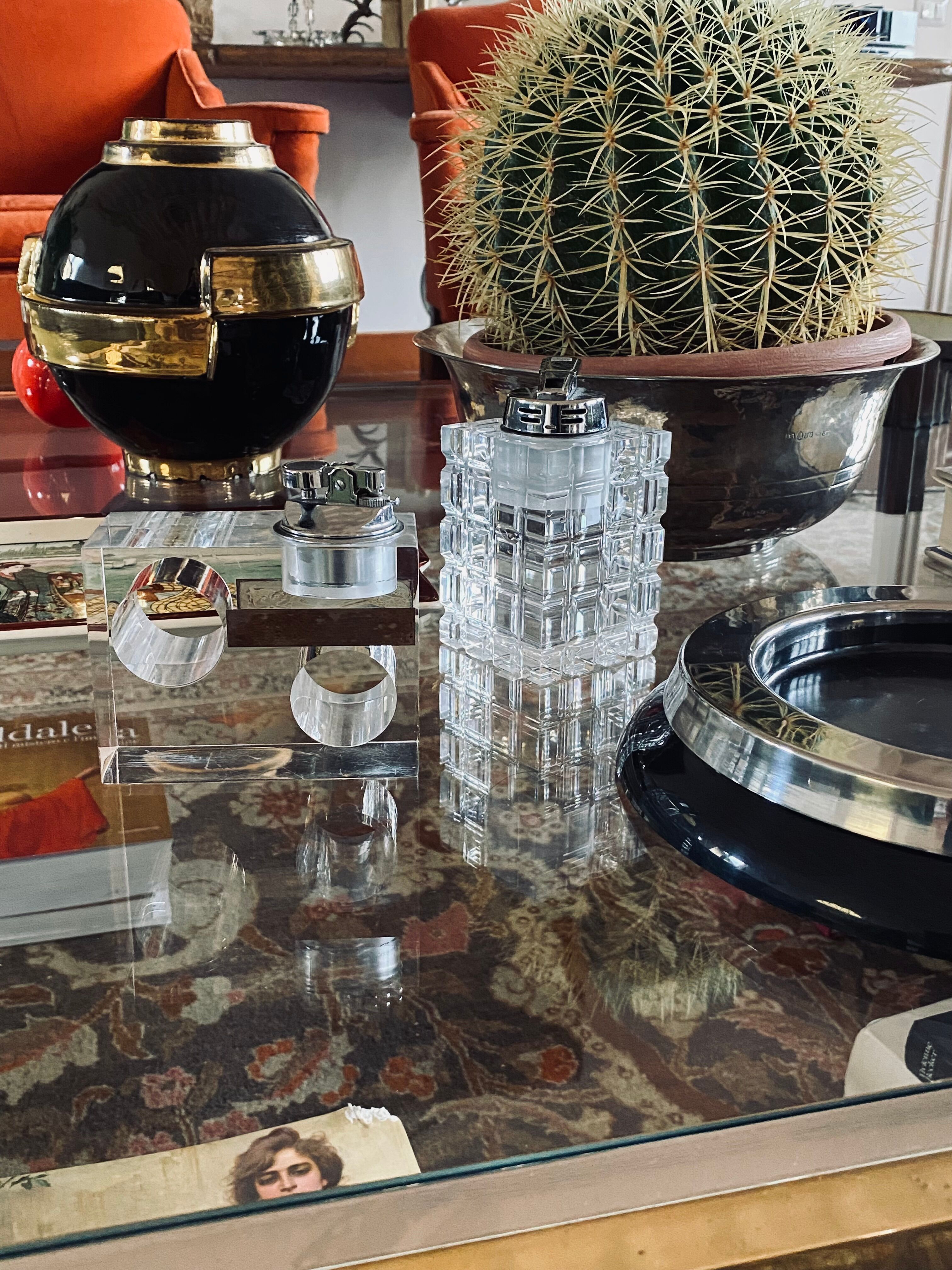 Clear Lucite table lighter, Italy 1970s