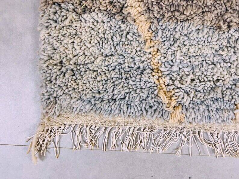 Berber carpet from Azilal size 150 x 250 cm