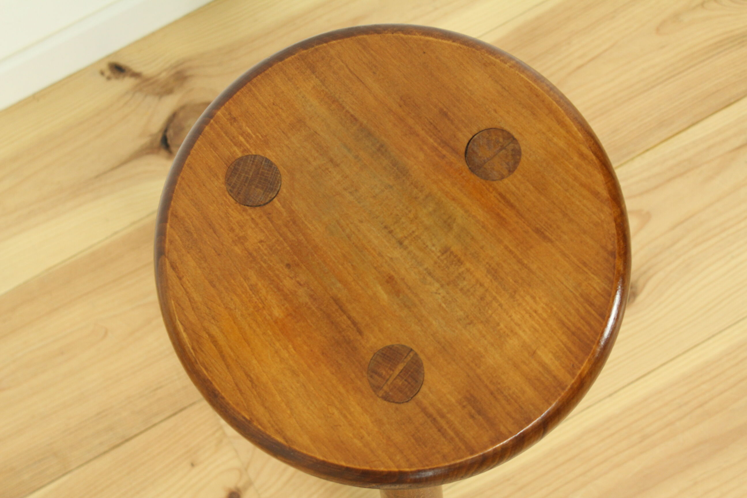 47cm wooden tripod farm stool