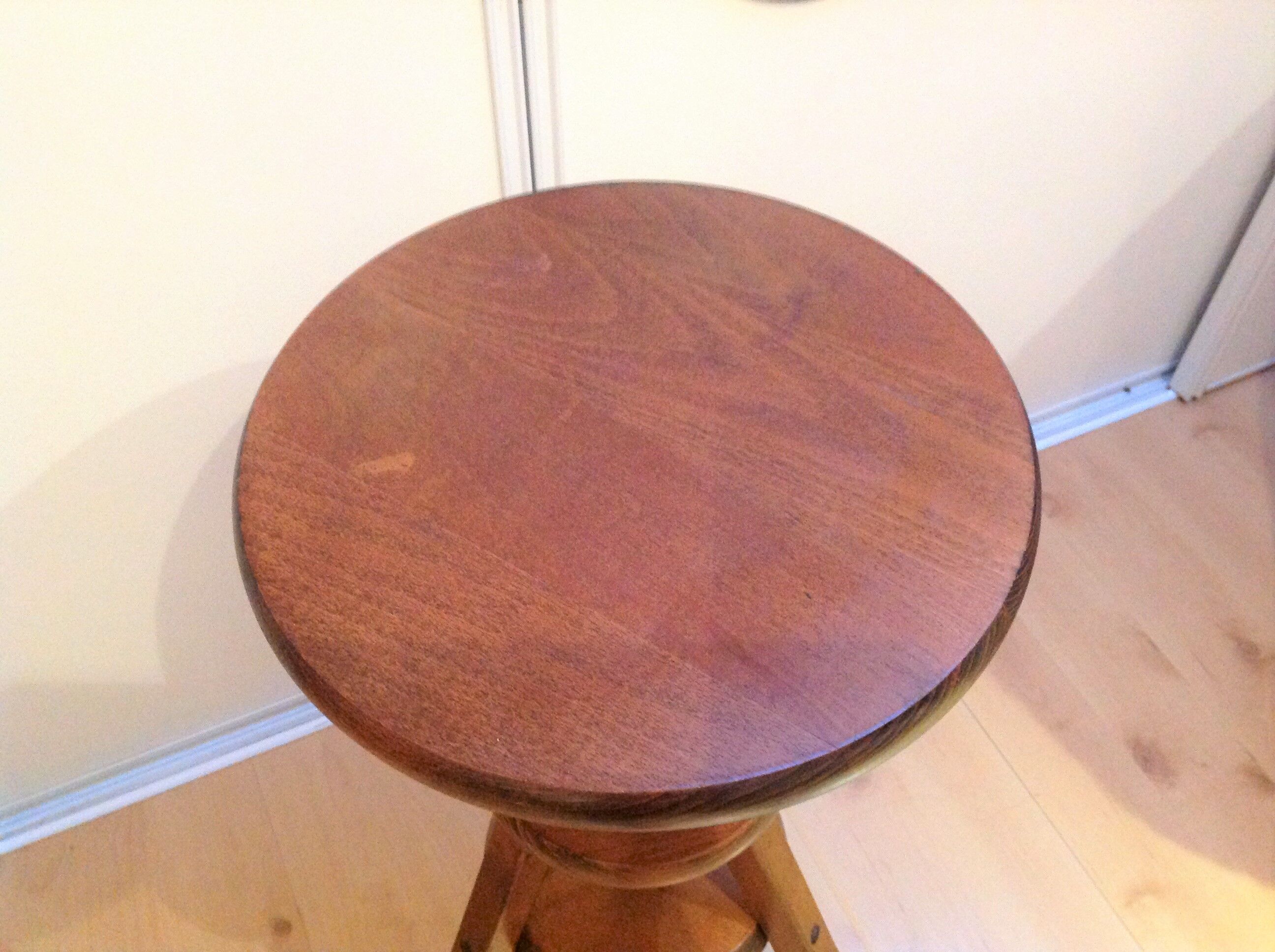 Wooden tripod stool / vintage 60s-70s