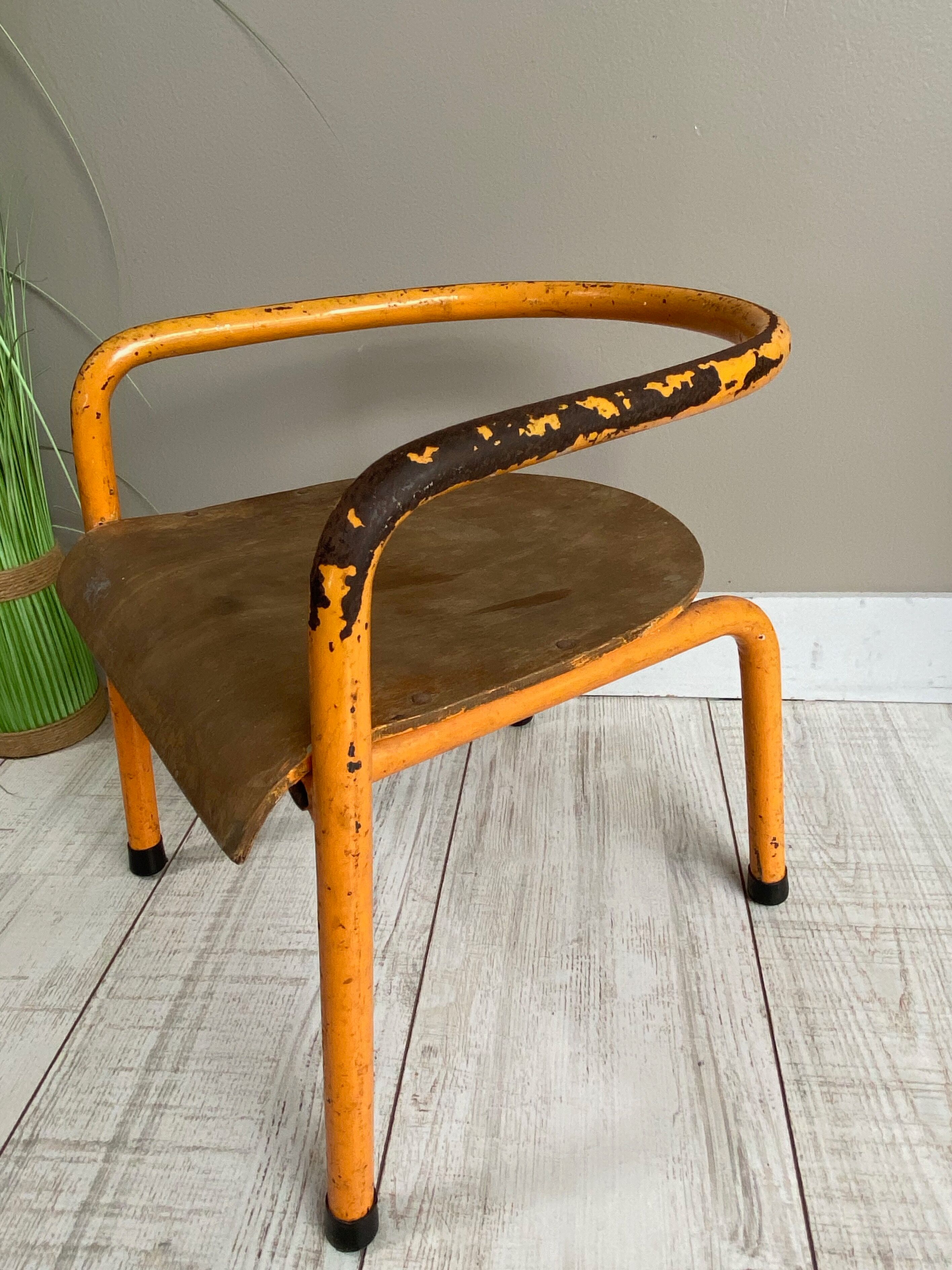 Chaise d'école maternelle