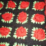 Housse de coussin crochet noir vert et rouge 35X50