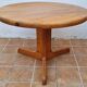 Table basse scandinave en pin massif piètement tripode style chalet suédois