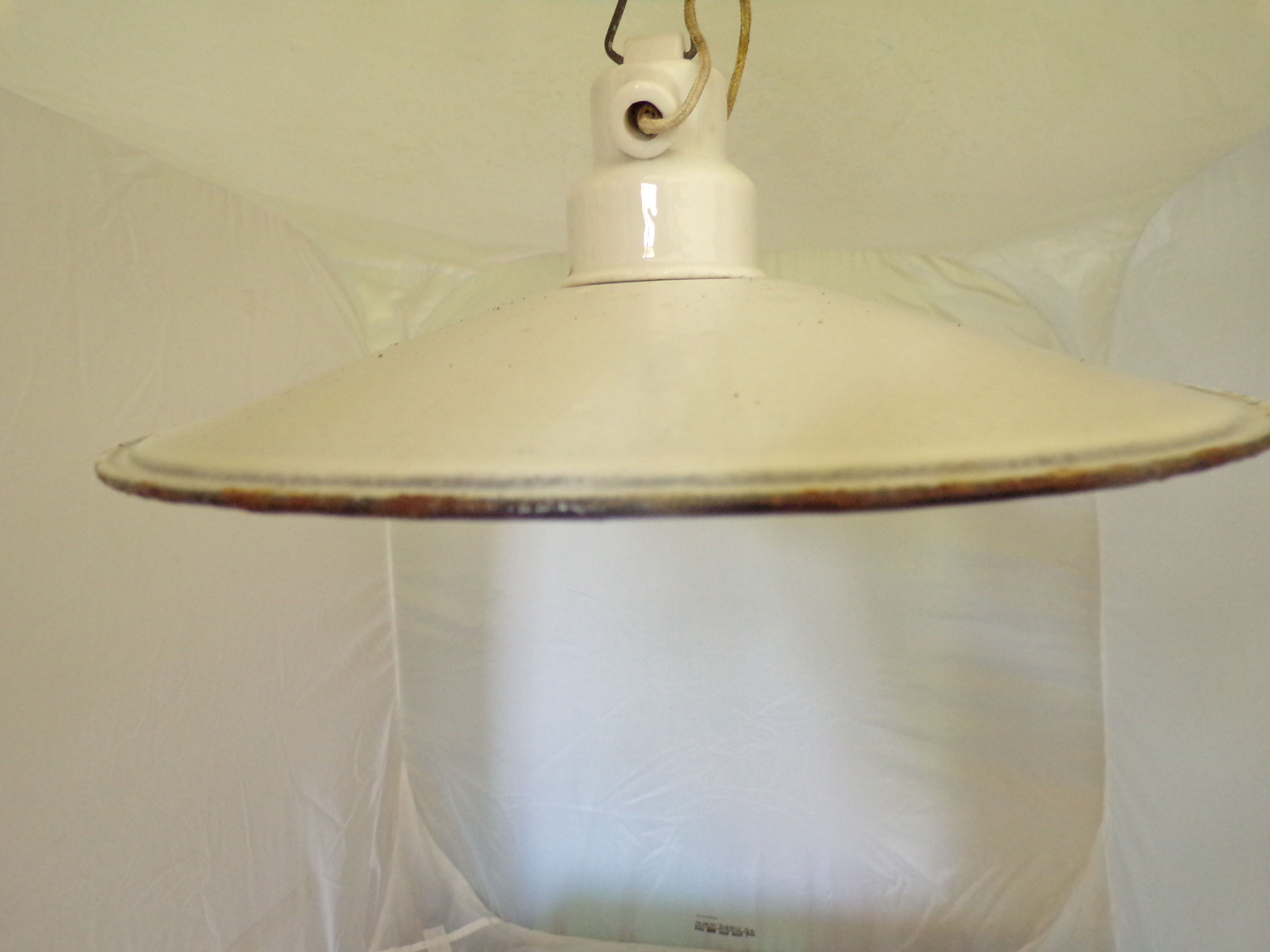 Lamp enamelled plate