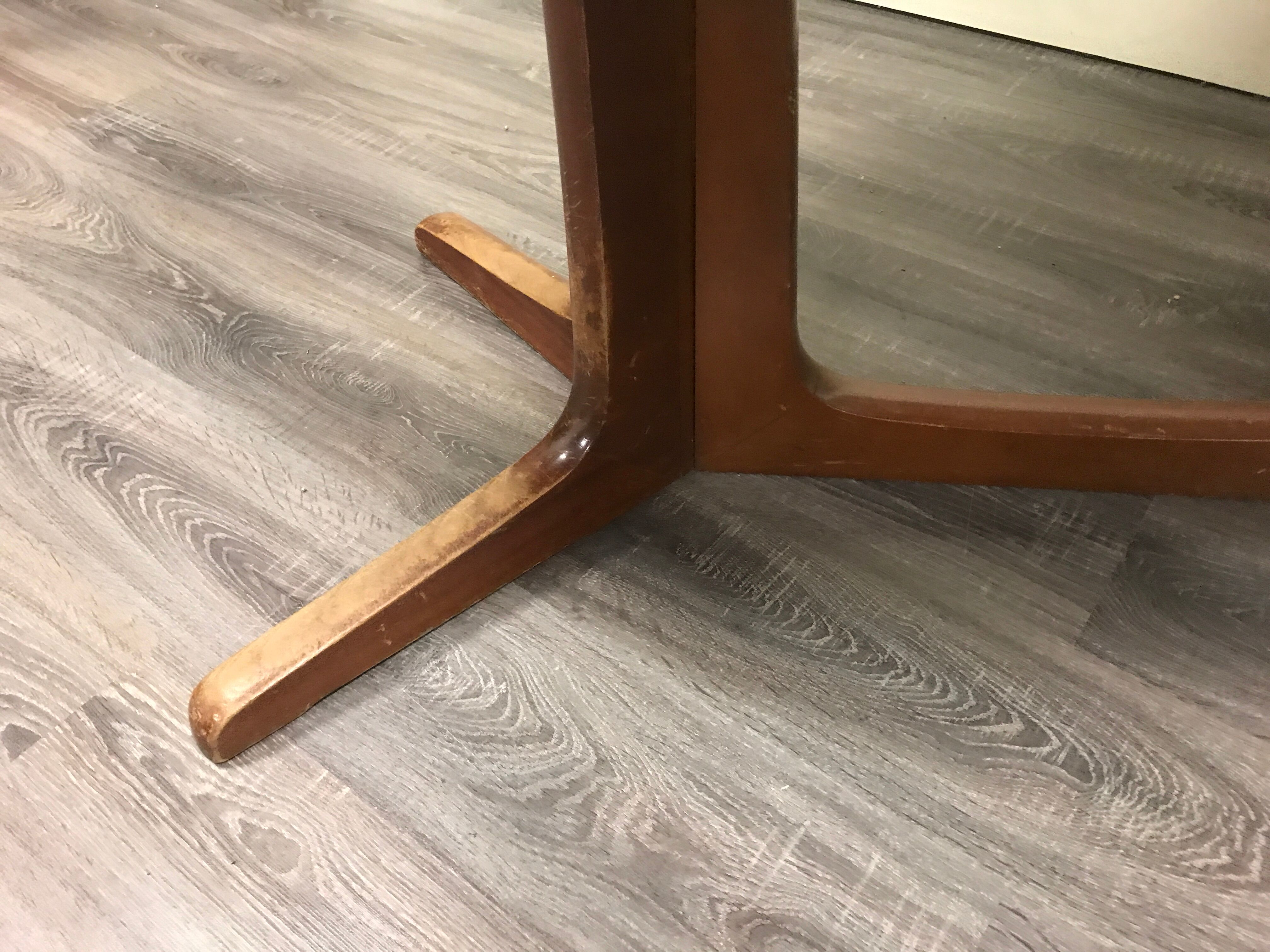 Baumann oval table 1950