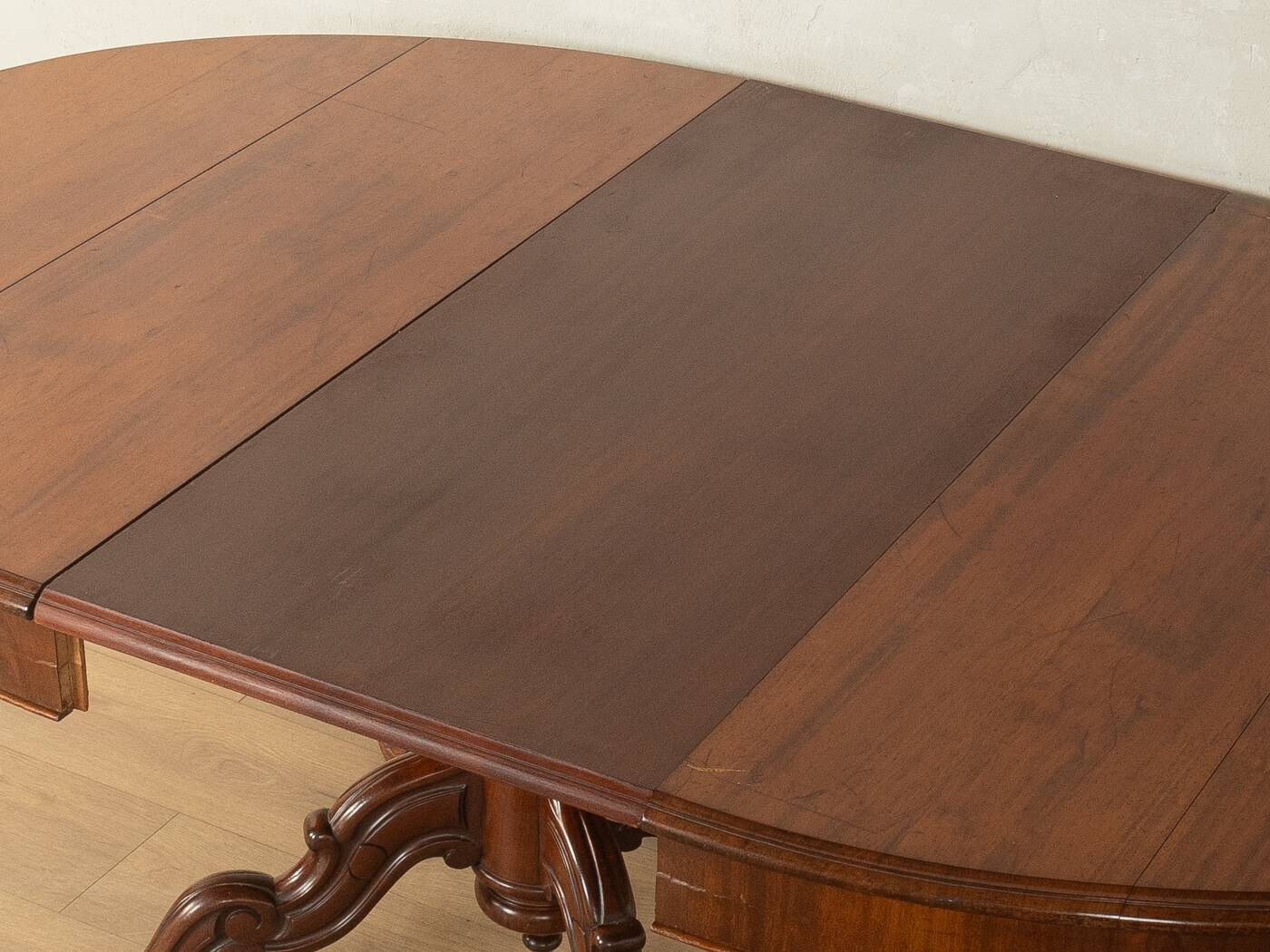 Antique extendable table before 1900