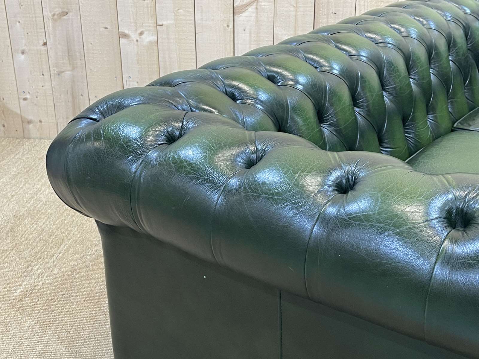 Chesterfield 3-seater sofa in green leather from the 80s