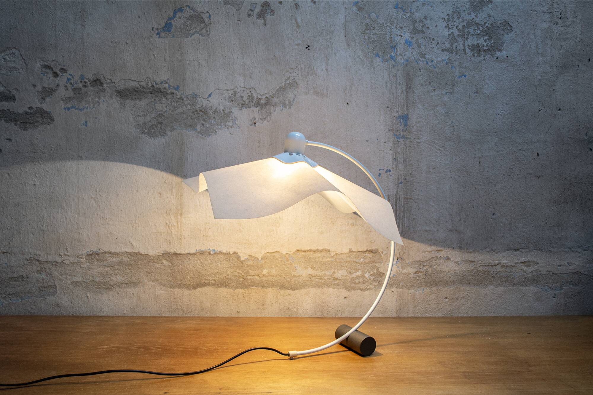 Lampada da tavolo modello "Area curva". di Mario Bellini per Artemide, Italia, 1974