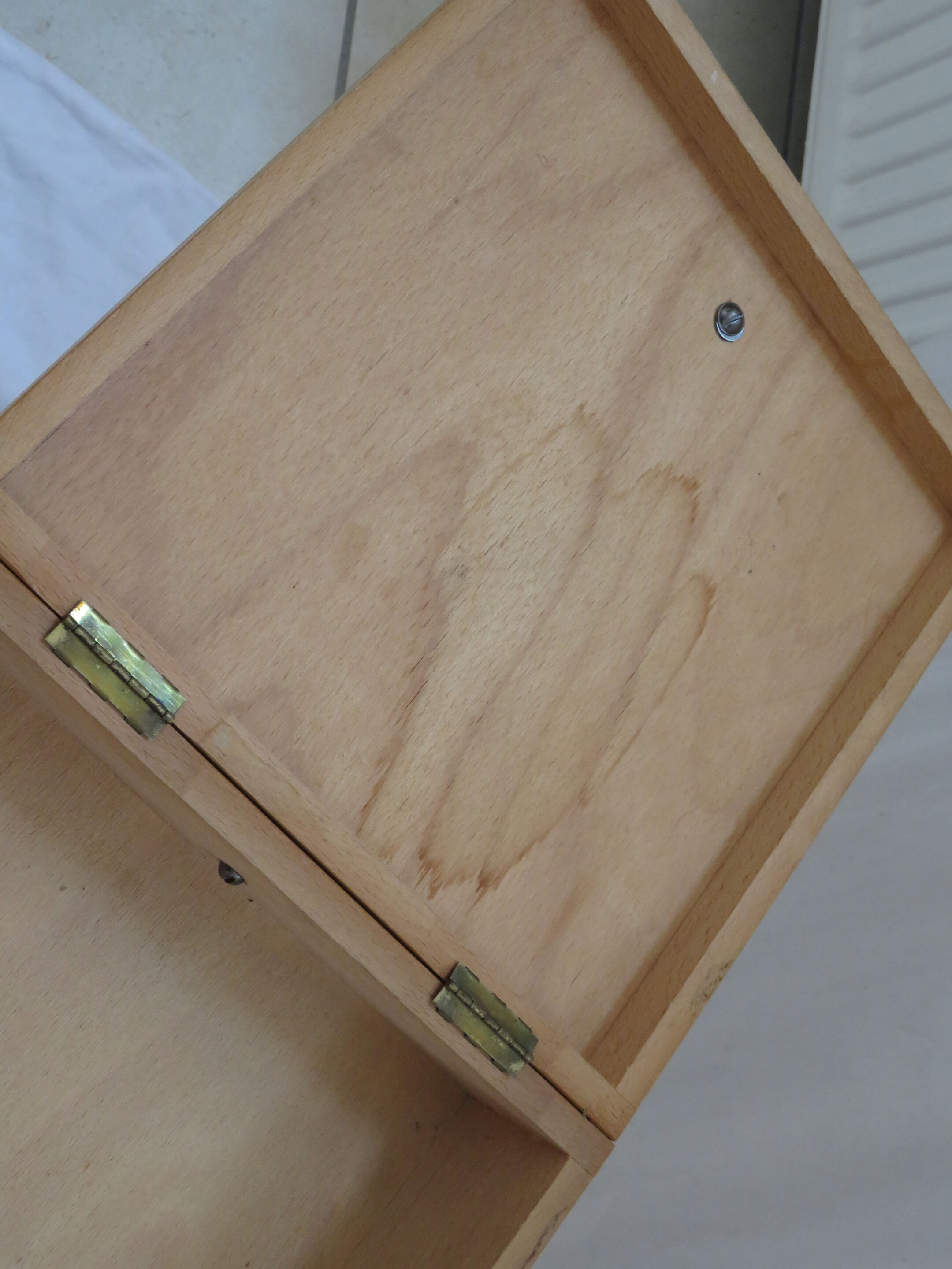 Tripod light wood worker