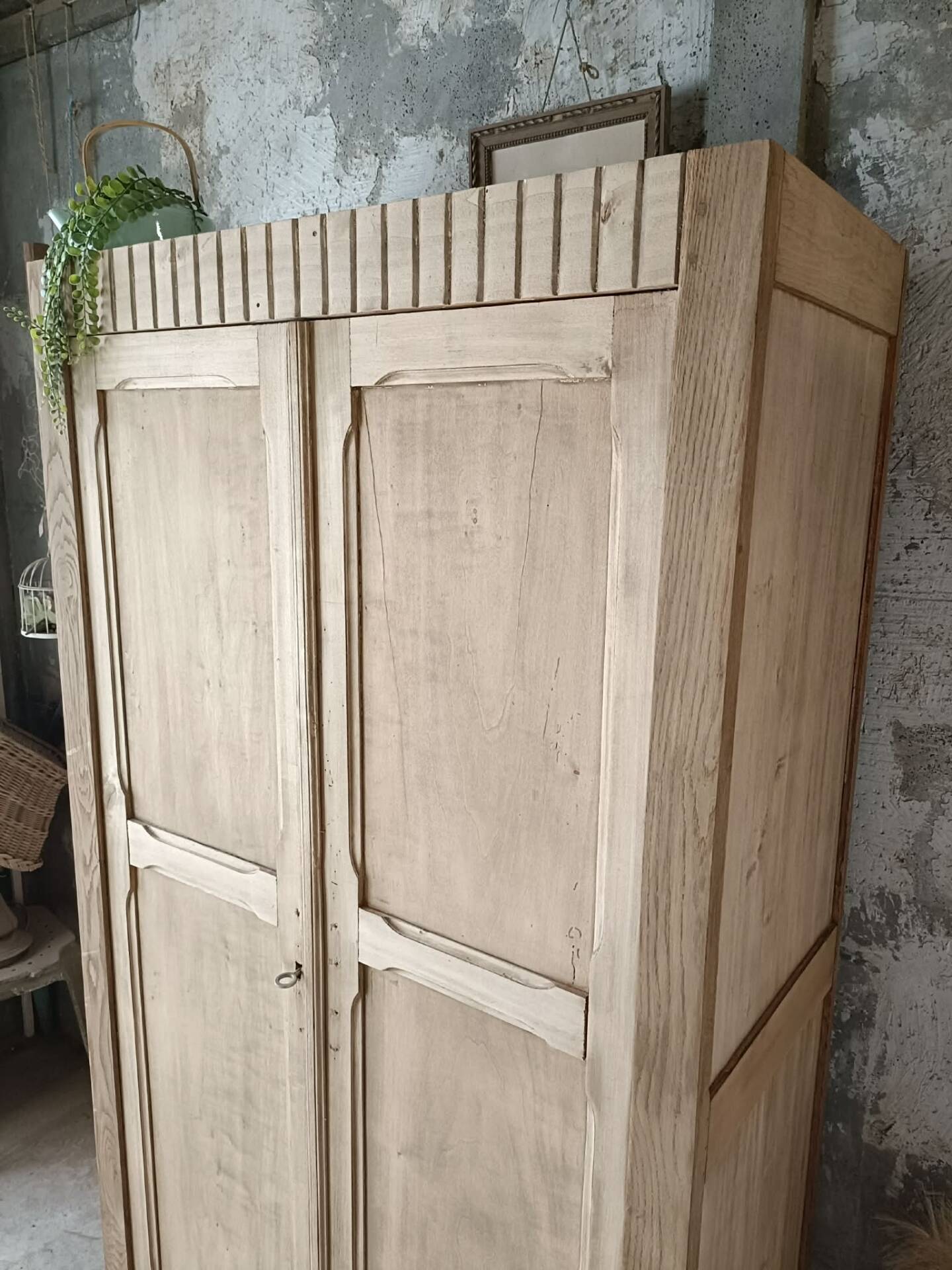 Armoire parisienne 