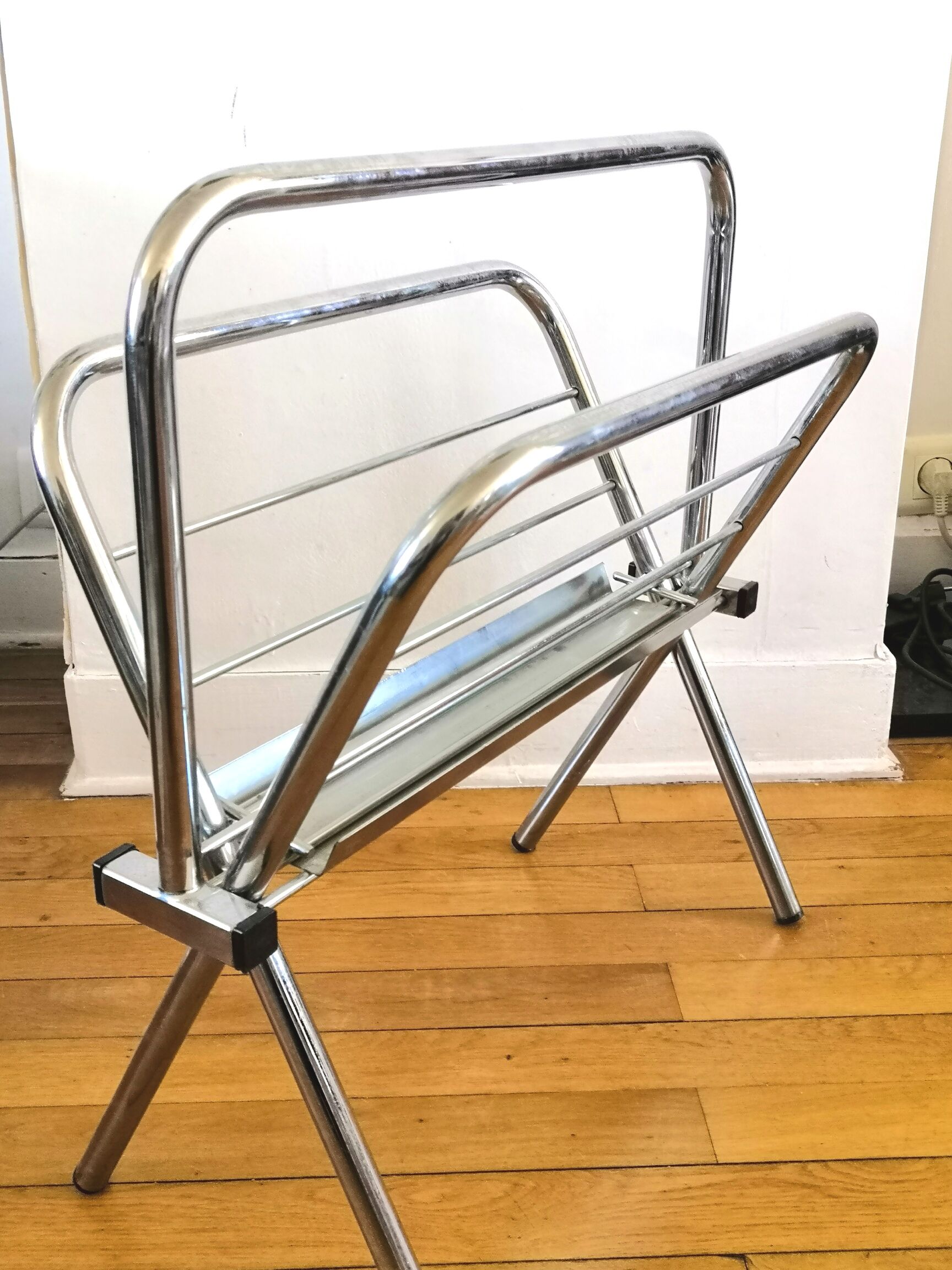 Porte revue vintage chromé pliant années 70