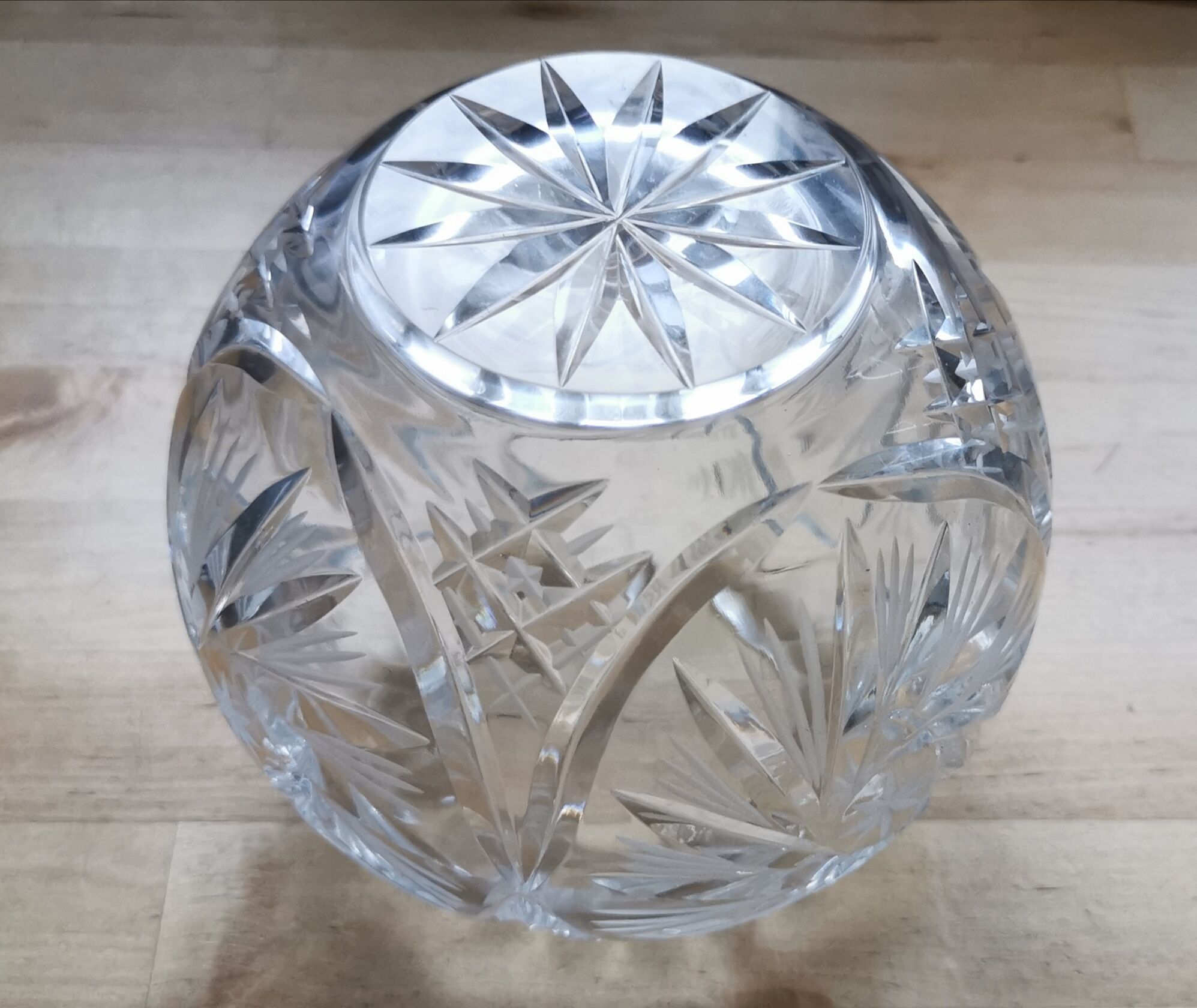 Vase cut crystal ball