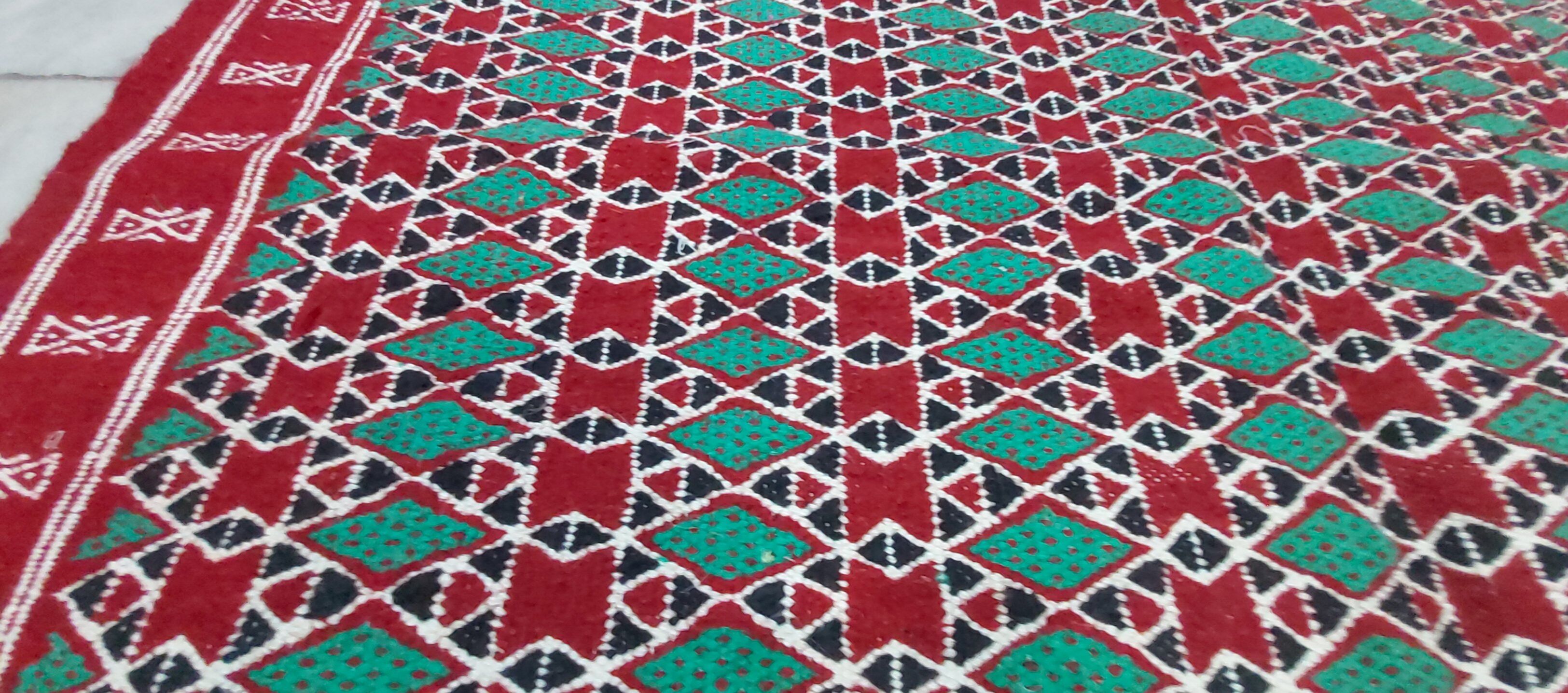 Traditional red and green handmade carpet in pure wool  115x210cm