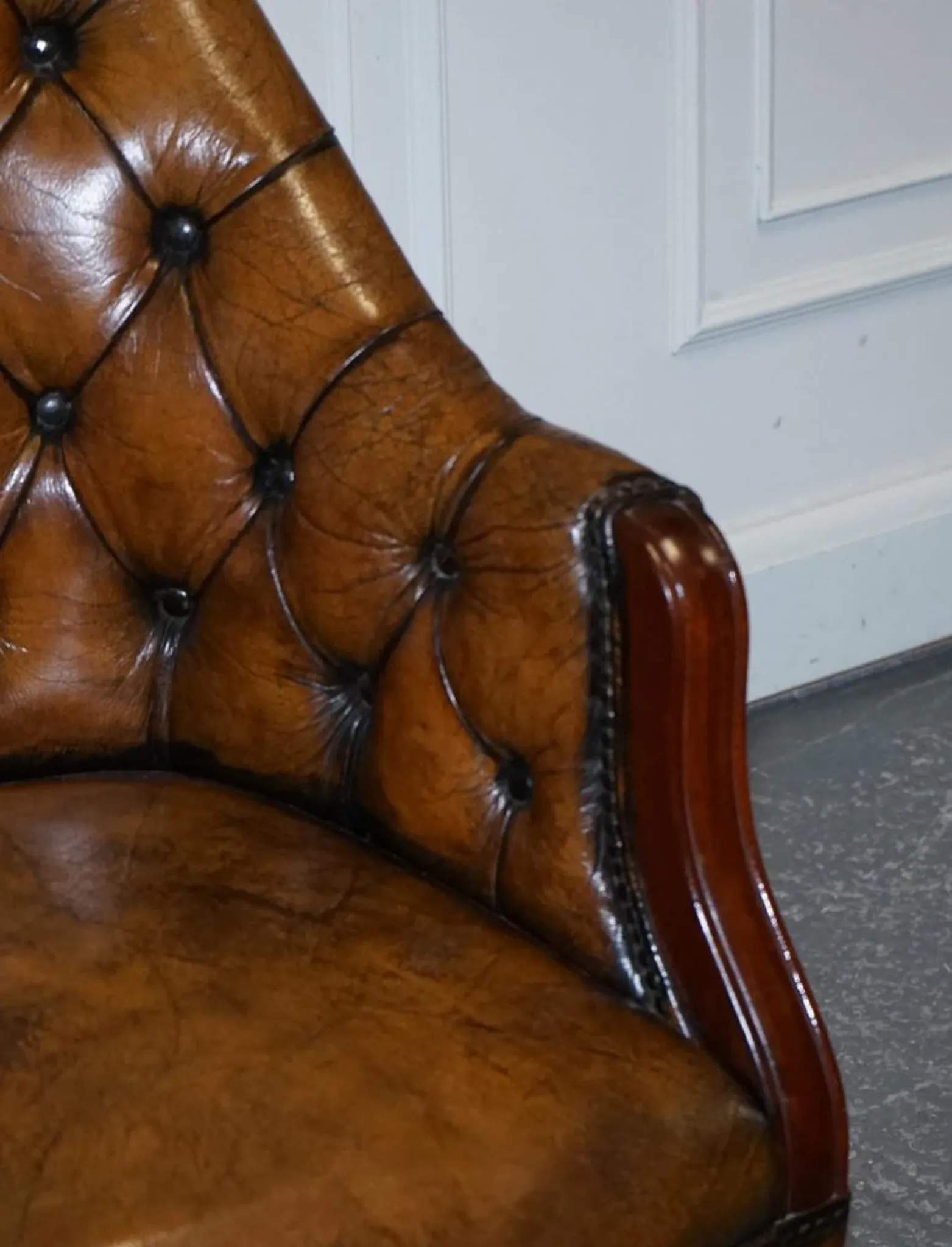 Antique Chesterfield Office Chair in Hand-Dyed Leather in Georgian Style