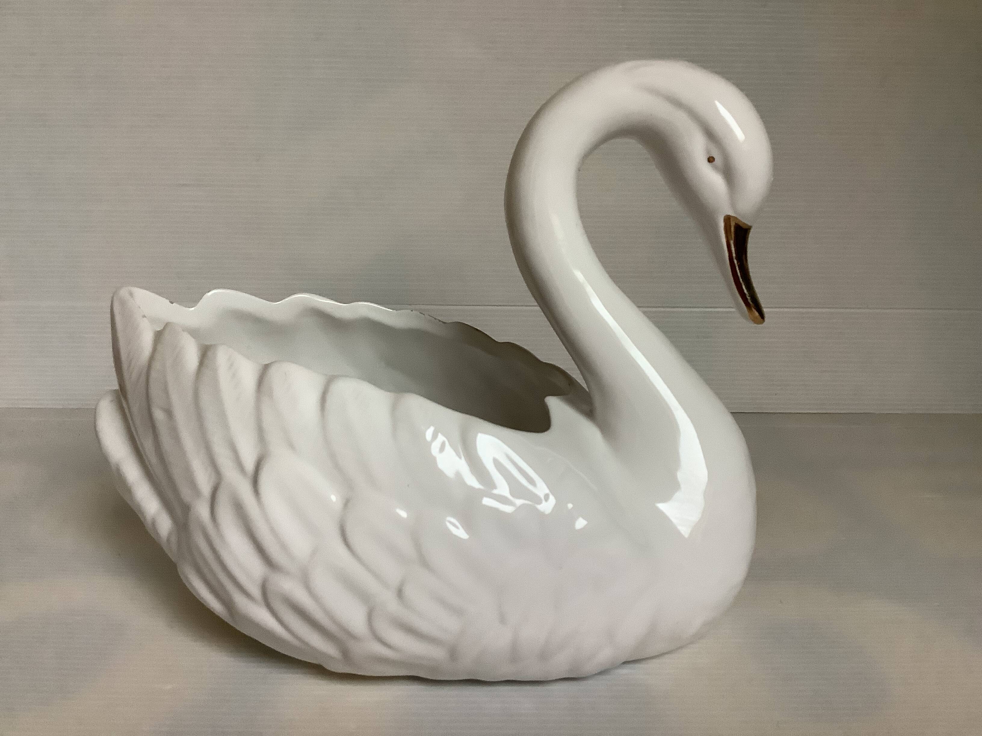 Swan flowerpot