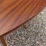 Round table compass feet