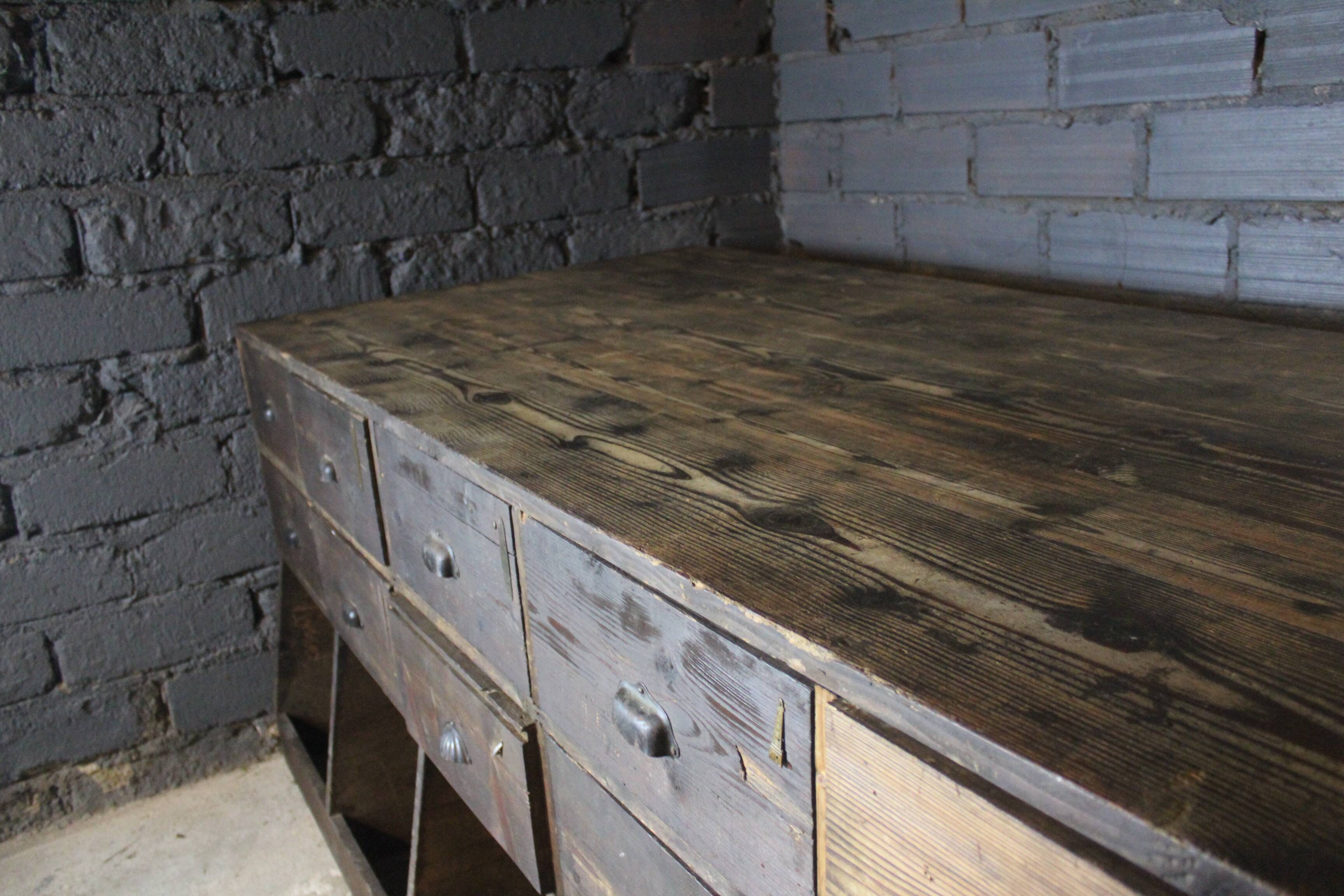 Double-sided cutlery cabinet