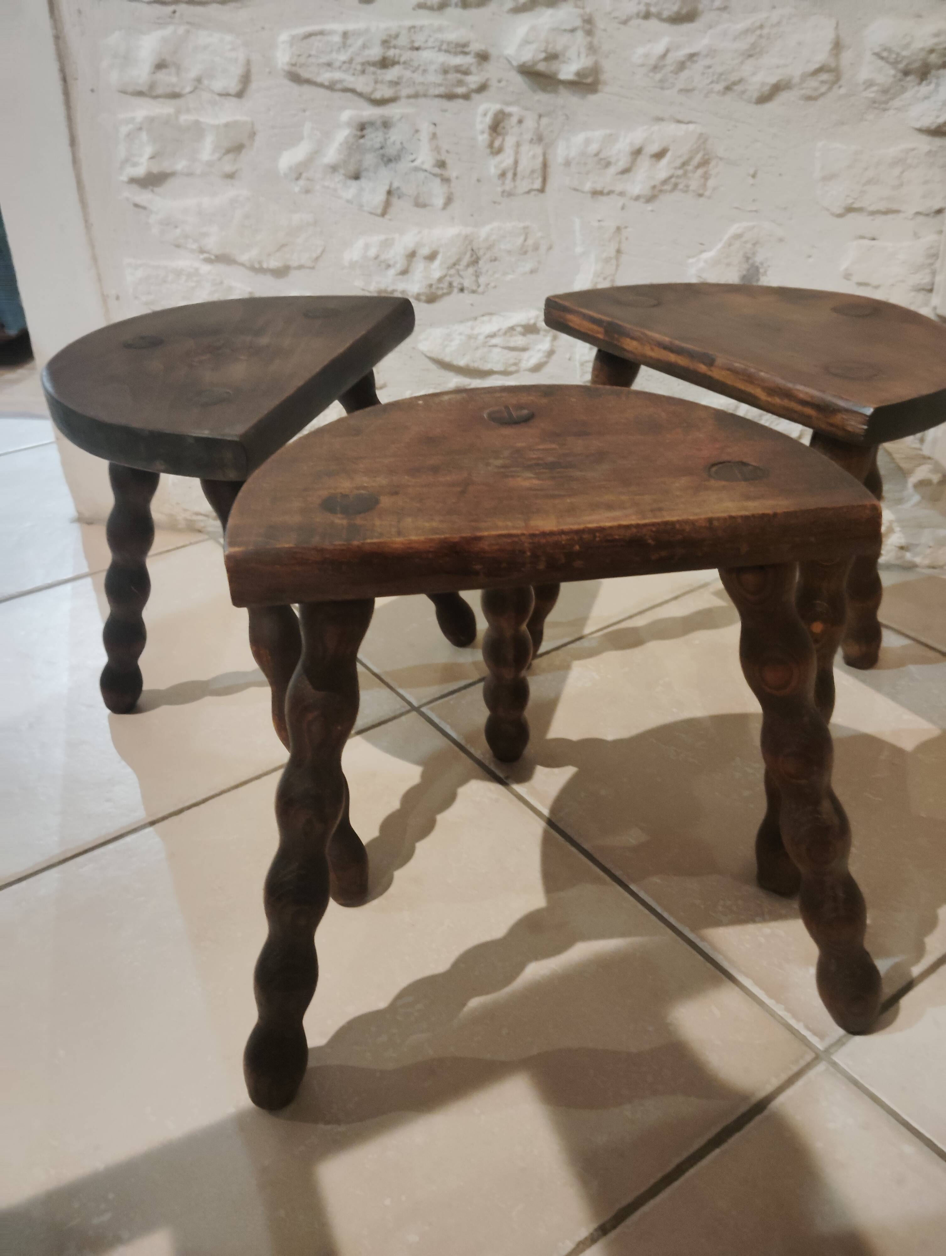 Set 3 tabourets de traite tripodes