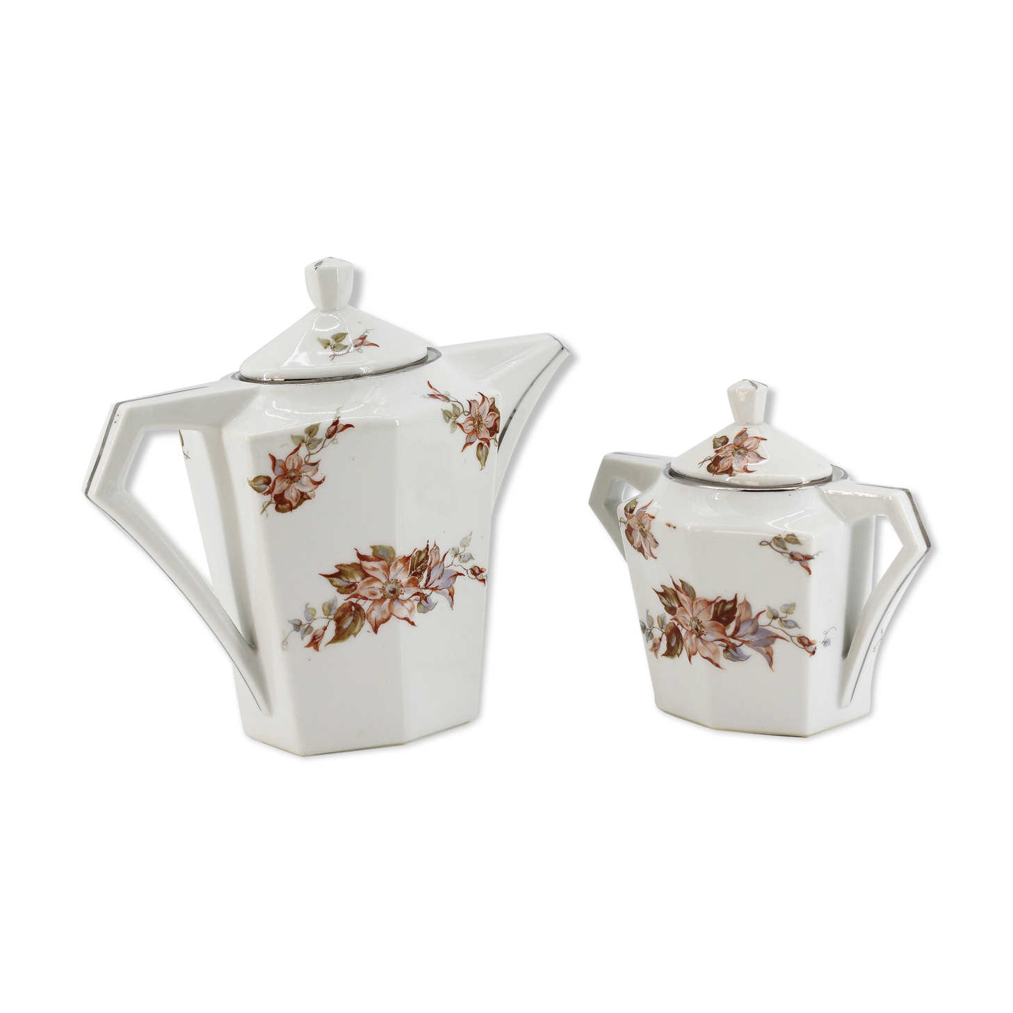 Lot teapot and sugar flowers in ancient ceramic