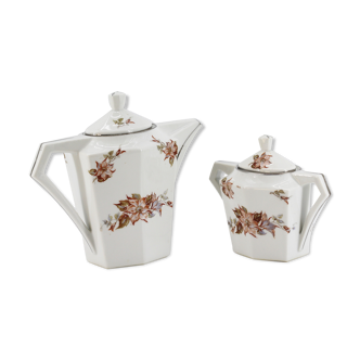 Lot teapot and sugar flowers in ancient ceramic