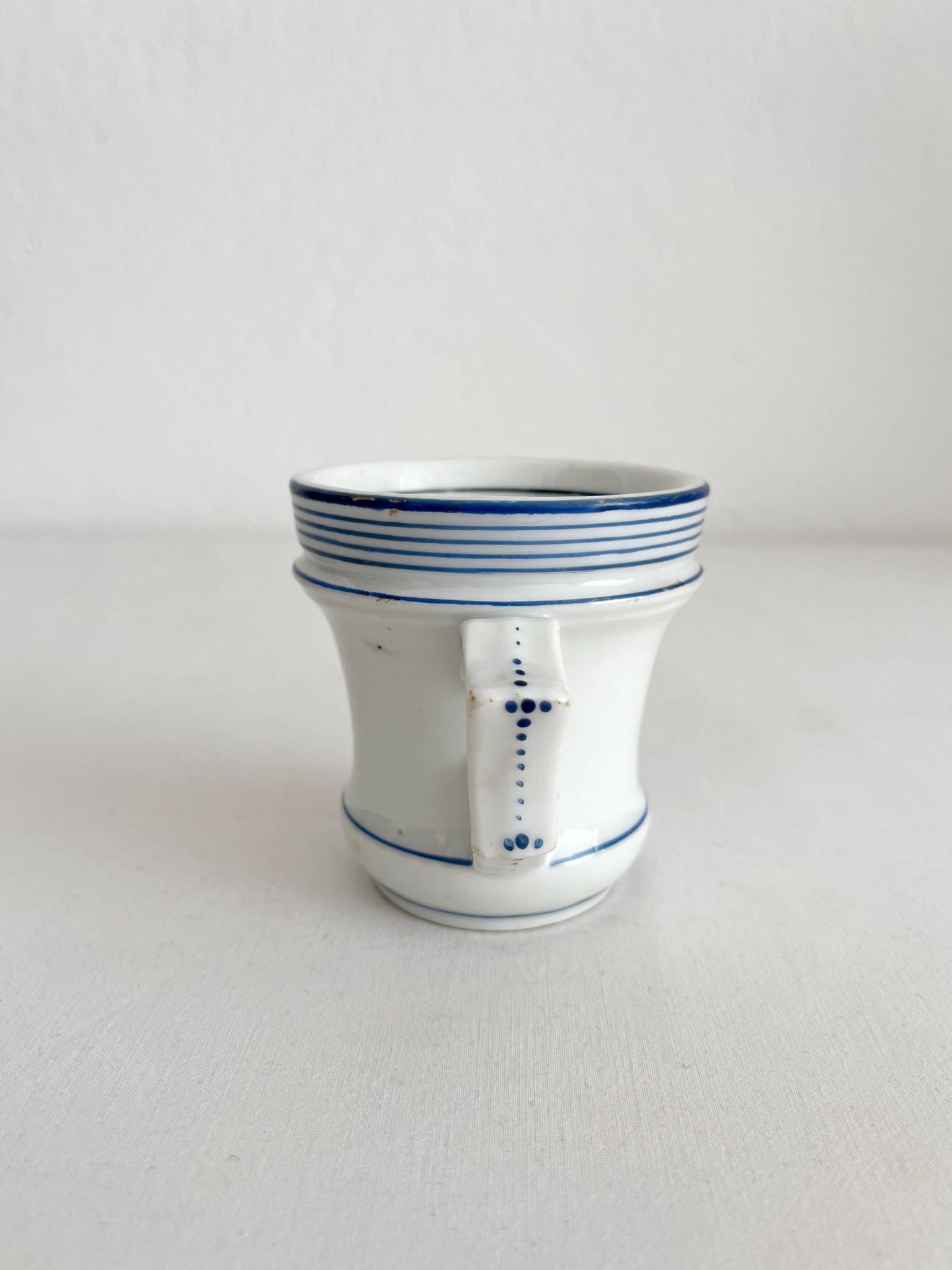 Tasse brulot ancienne en porcelaine liserés bleus 19eme siècle