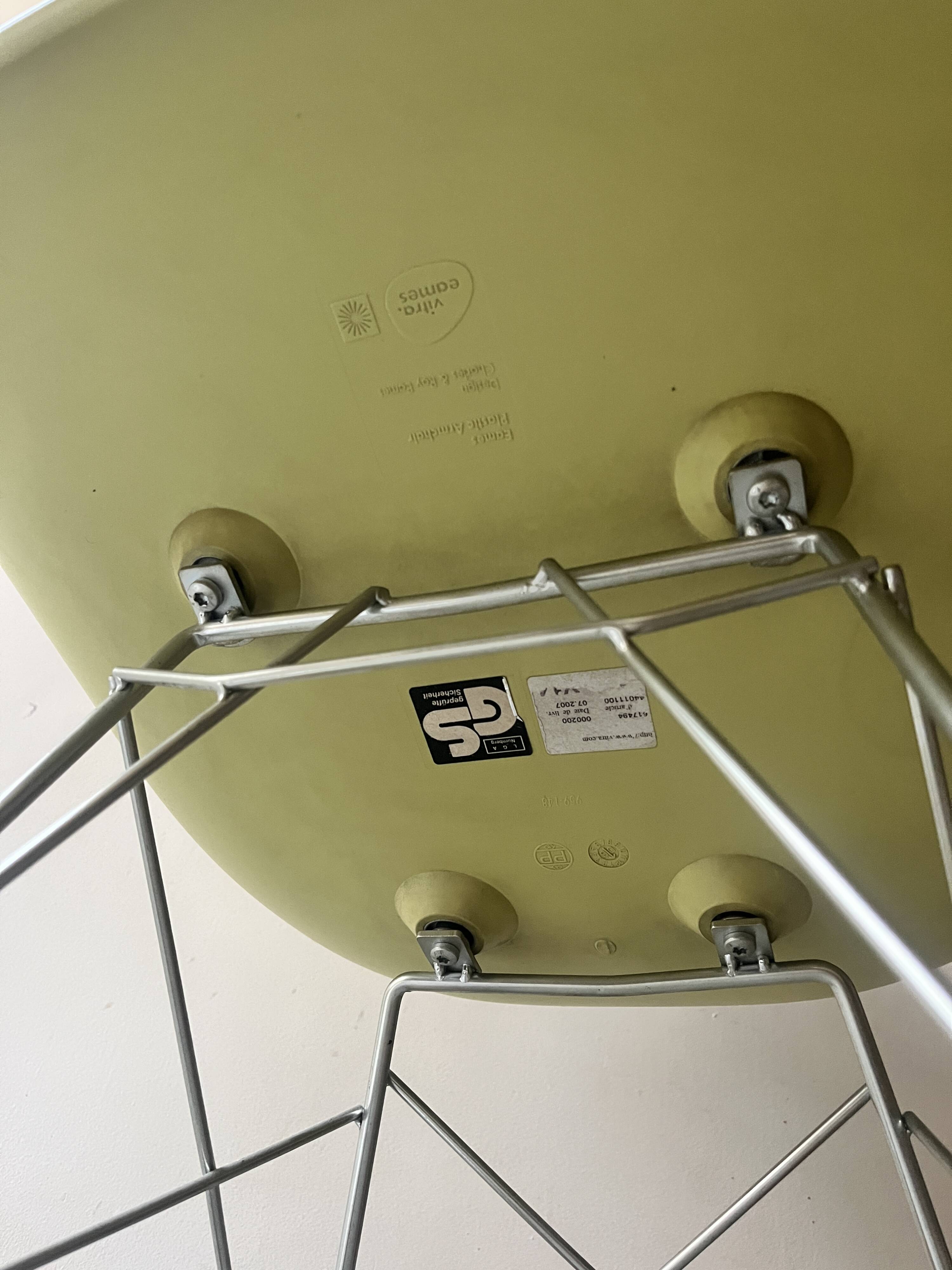 Rocking chair design Eames Plastic Armchair RE RAR, edition Vitra