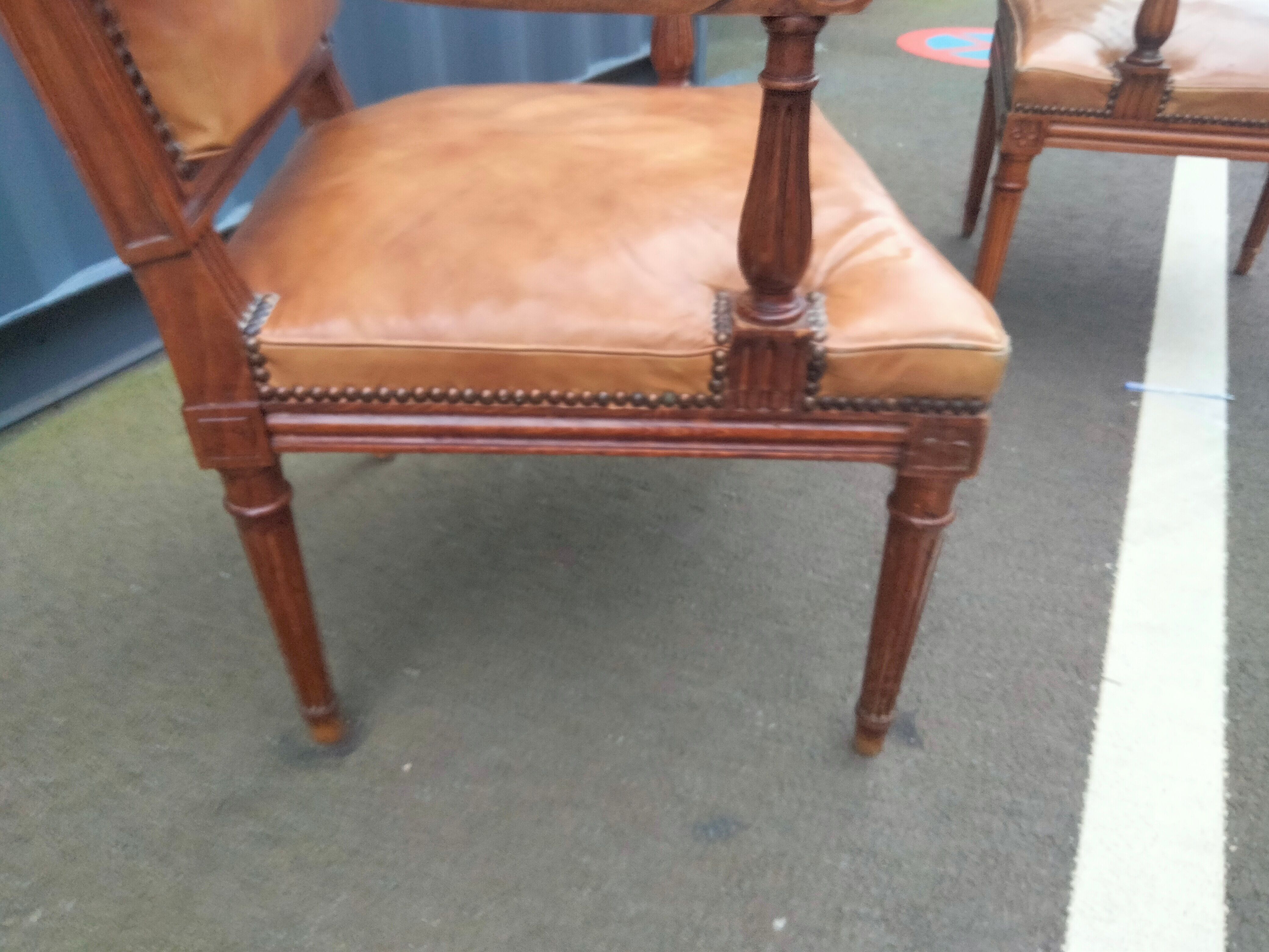 Paire de fauteuils anciens style Louis XVl