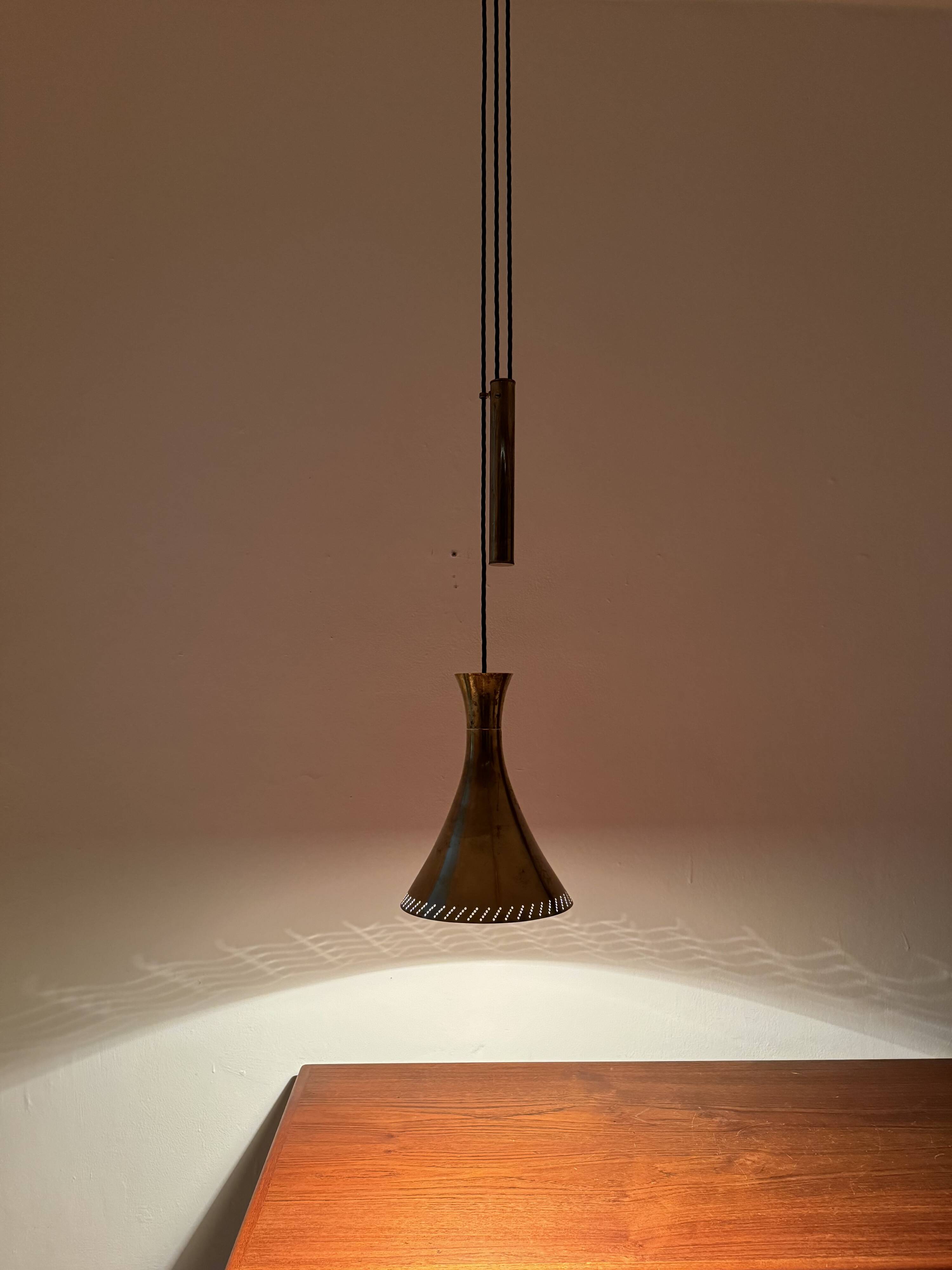 Adjustable Brass Pendant Lamp with Counterweight