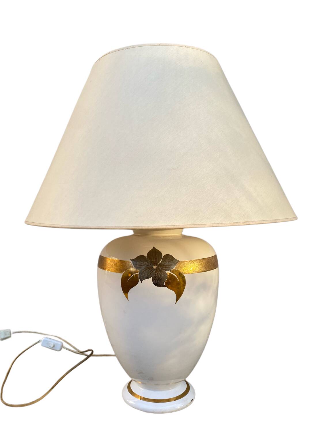 Large table lamp in white and gold porcelain