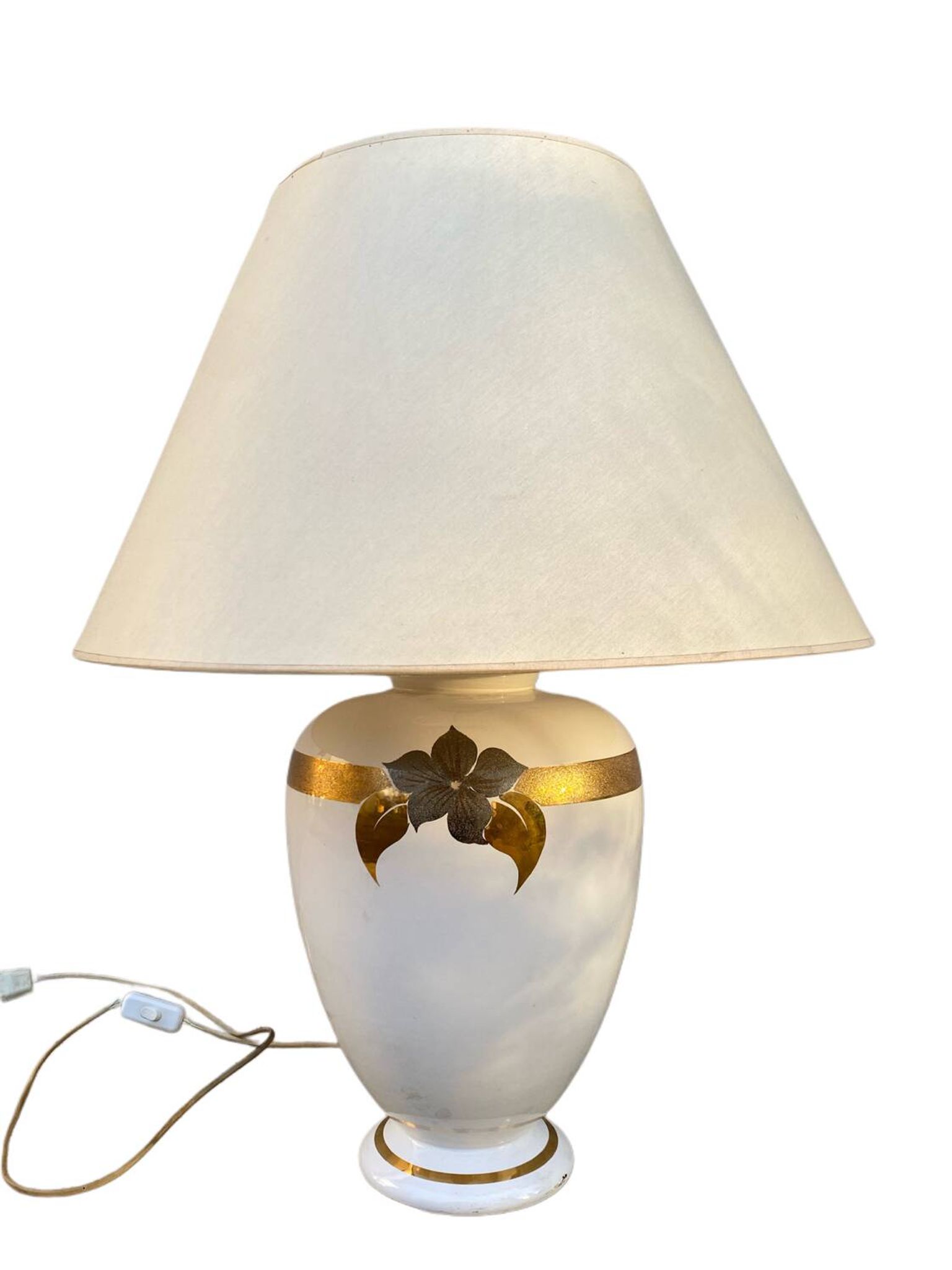Large table lamp in white and gold porcelain