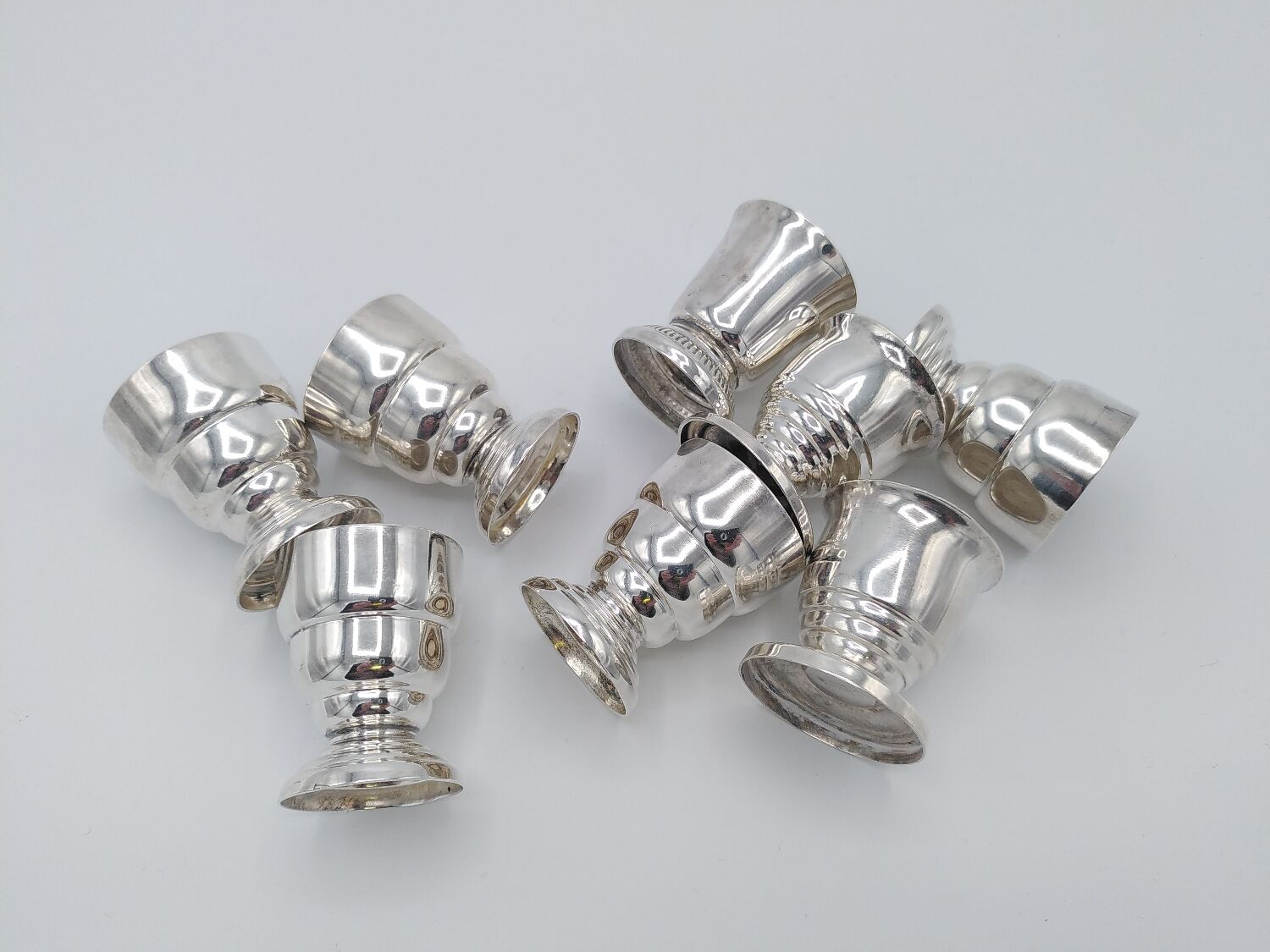 8 art deco eggcups in silver metal