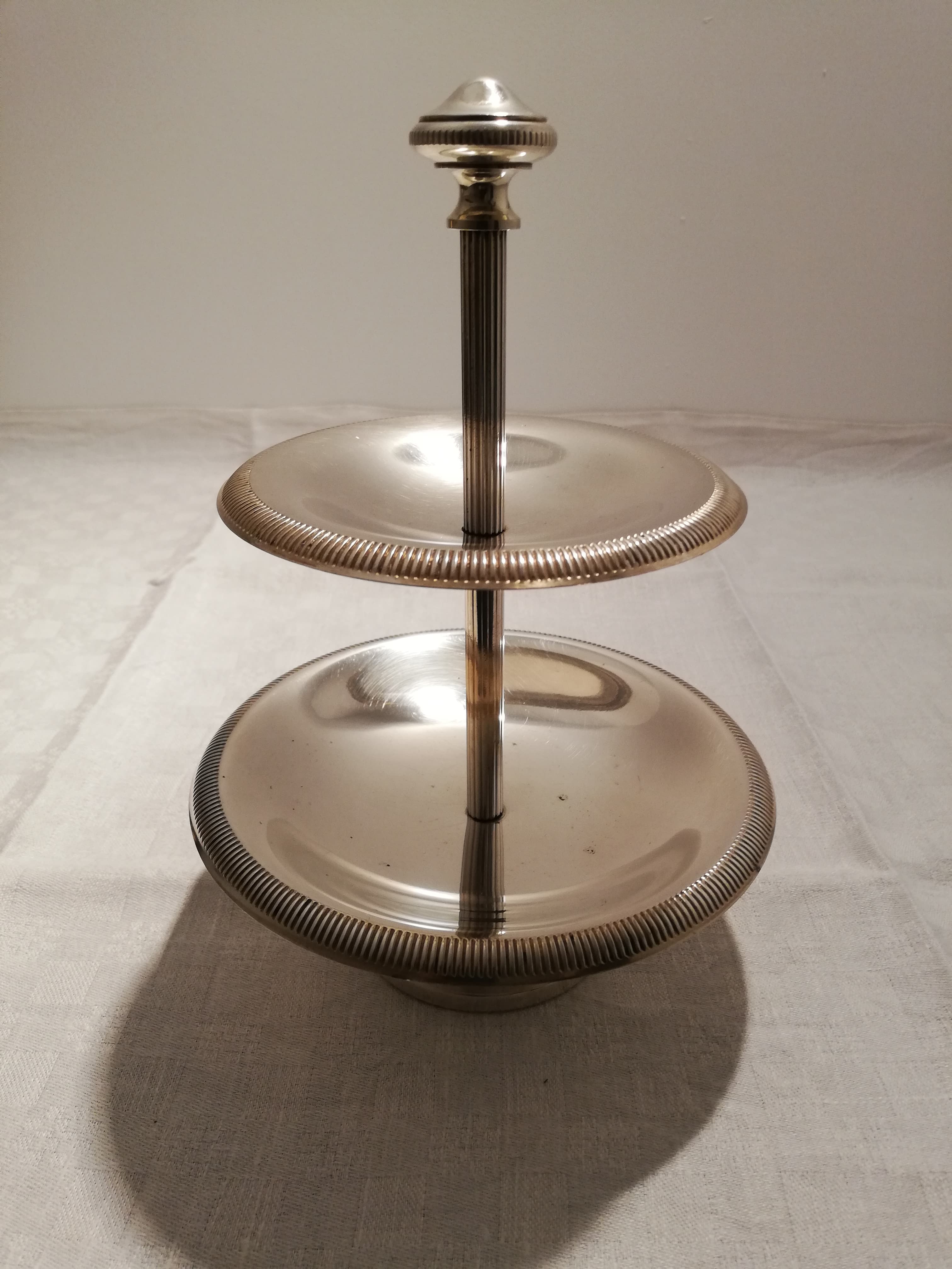 2 silver metal compartments